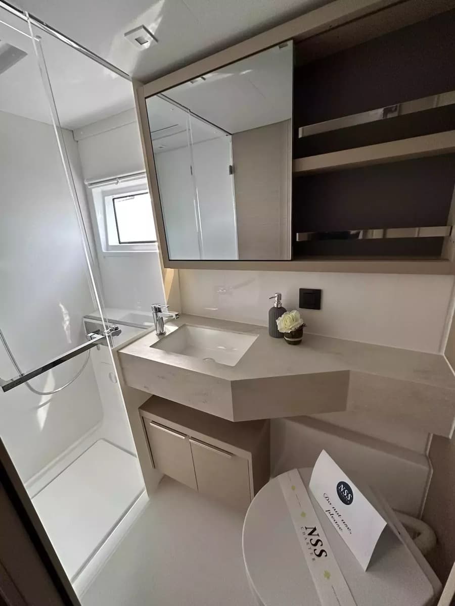 Lagoon 46  - photo 6