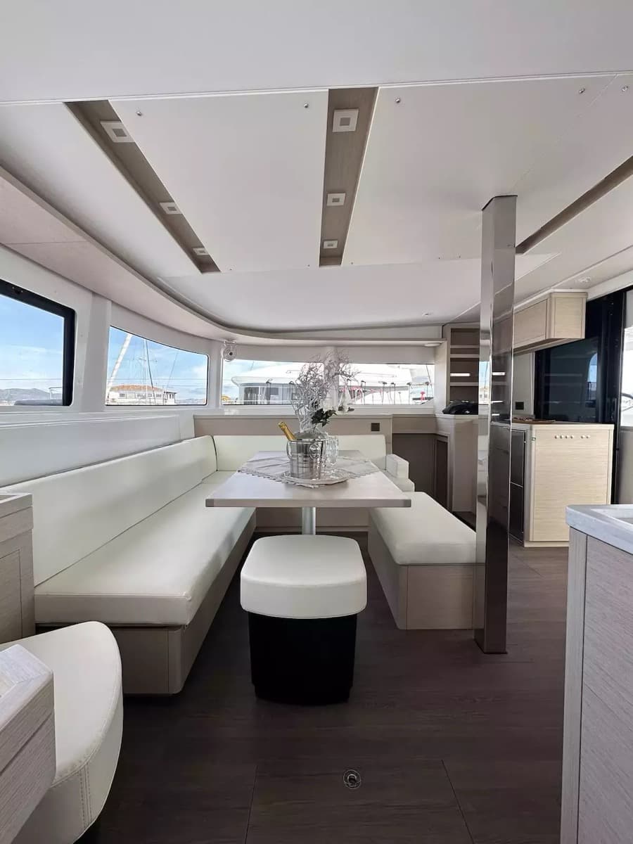 Lagoon 46  - photo 8