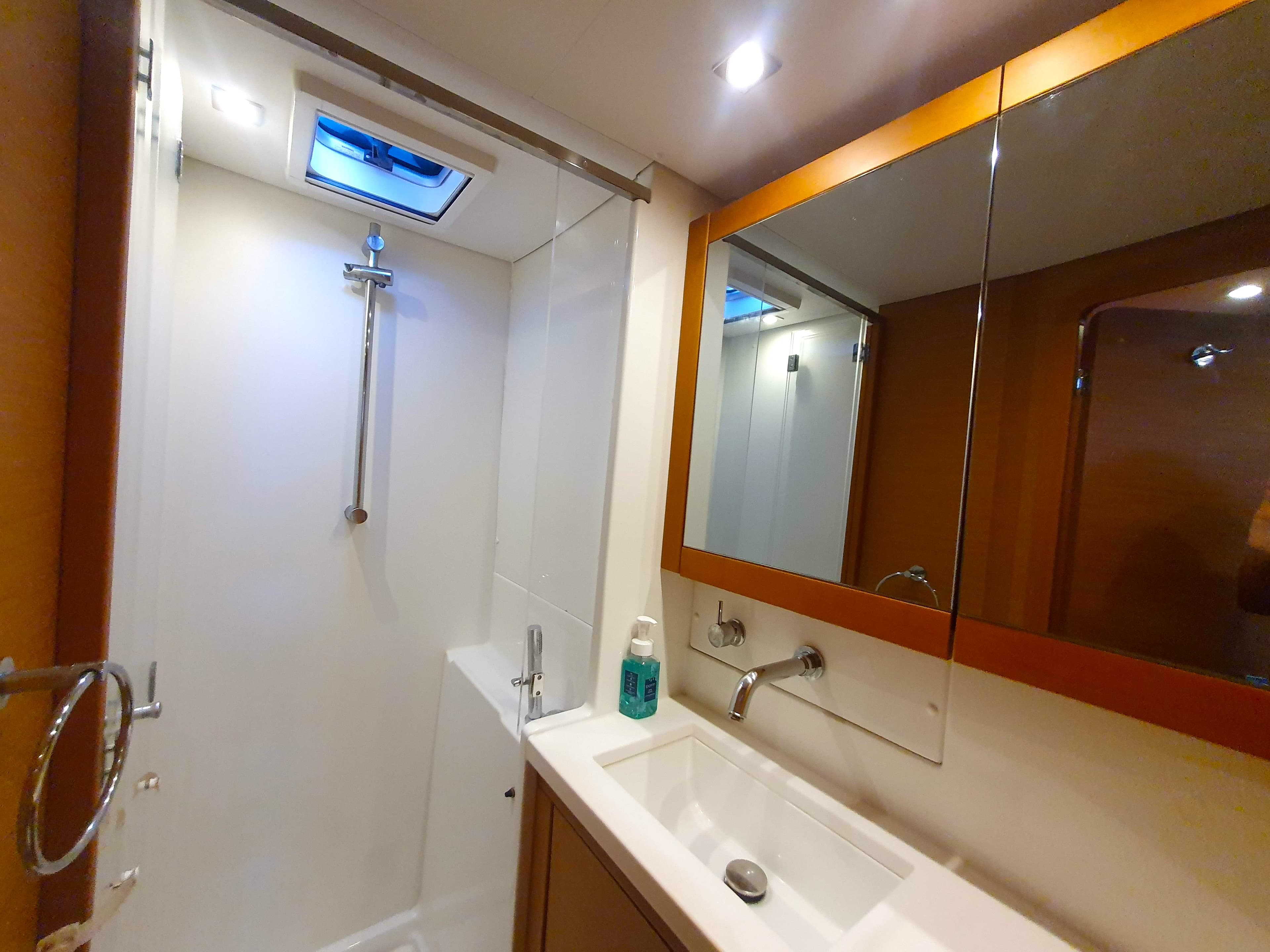 Lagoon 450 Fly - photo 32