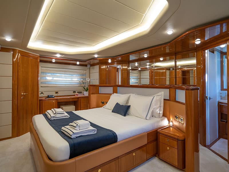 Ferretti 880 - photo 5