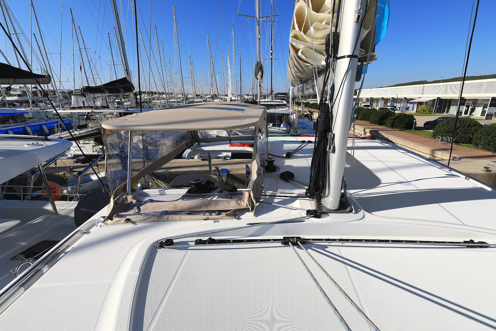 Lagoon 40 - photo 22