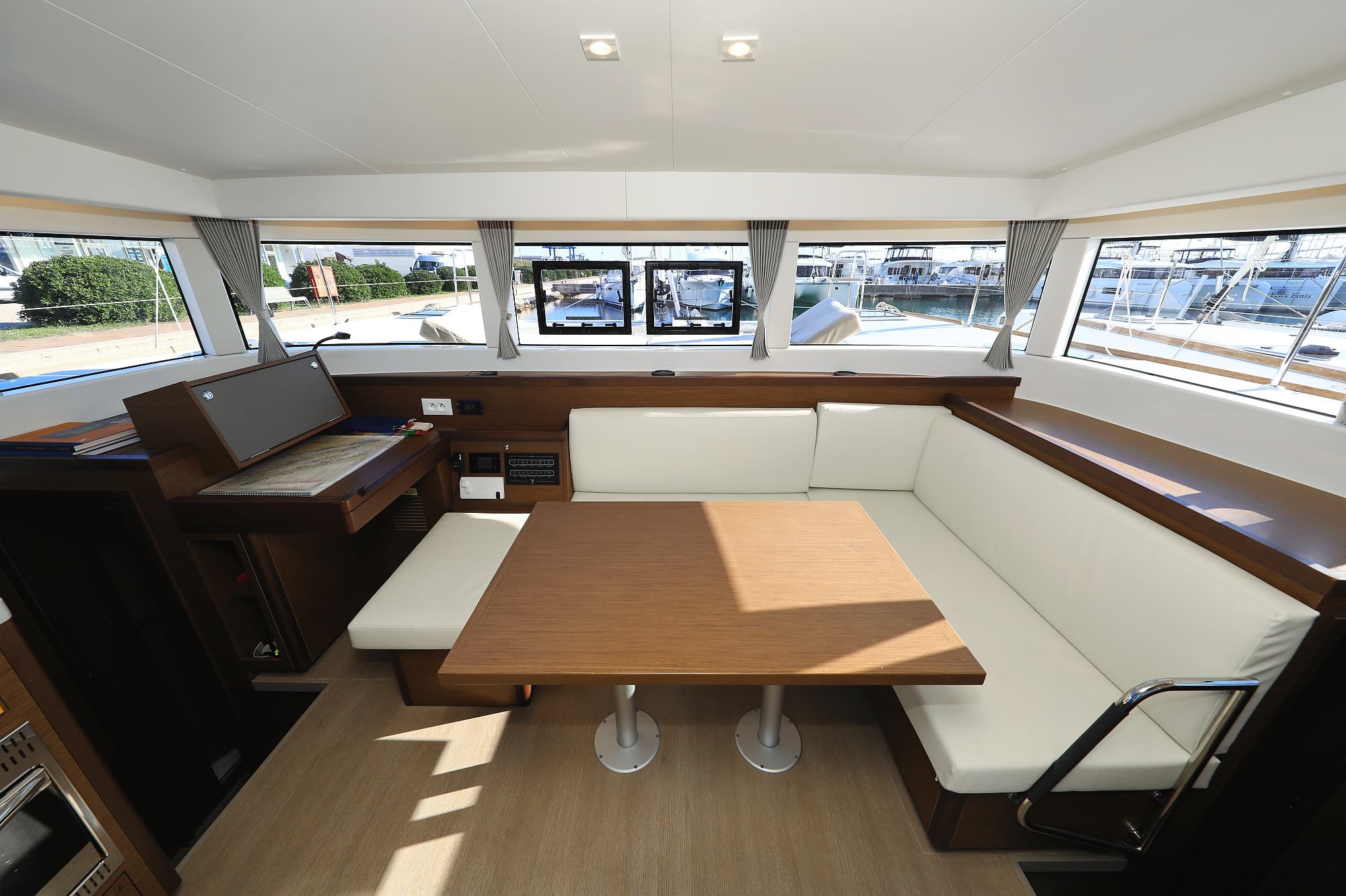 Lagoon 40 - photo 52