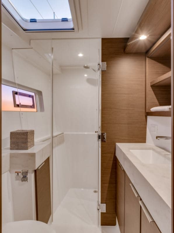 Lagoon 40 - photo 37