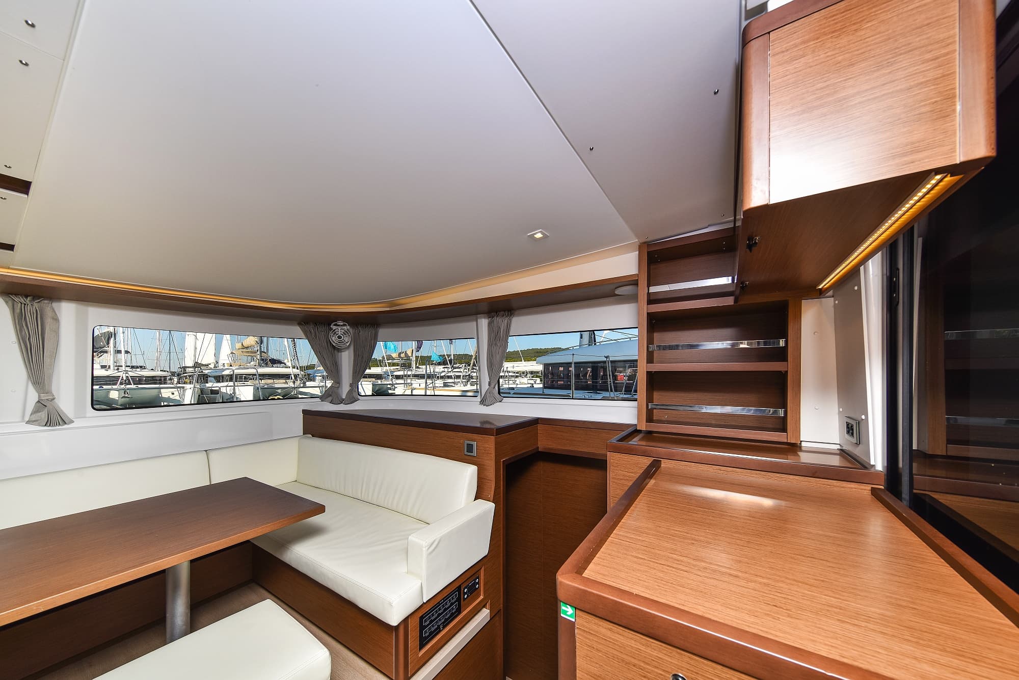 Lagoon 46  - photo 16