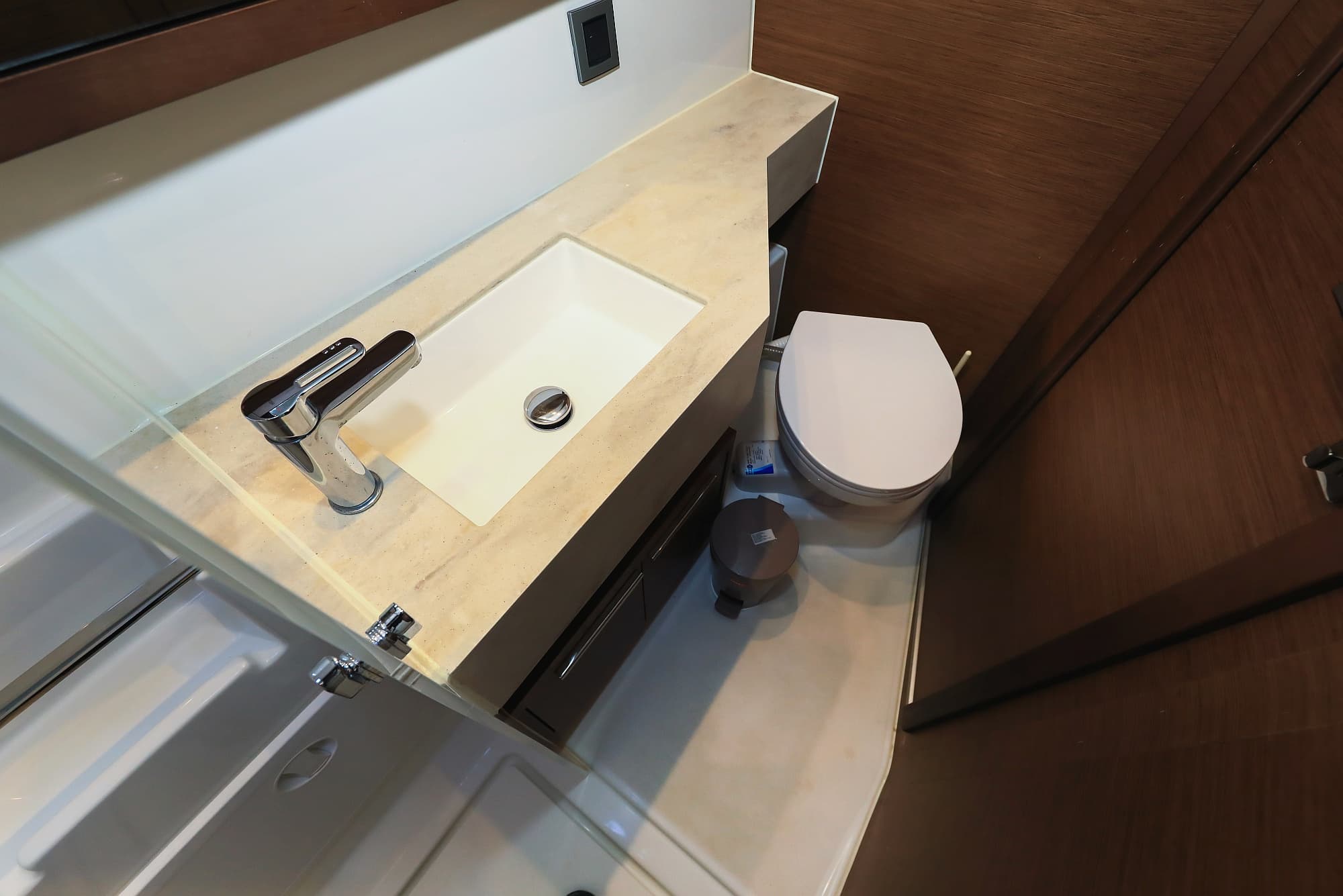 Lagoon 46  - photo 24