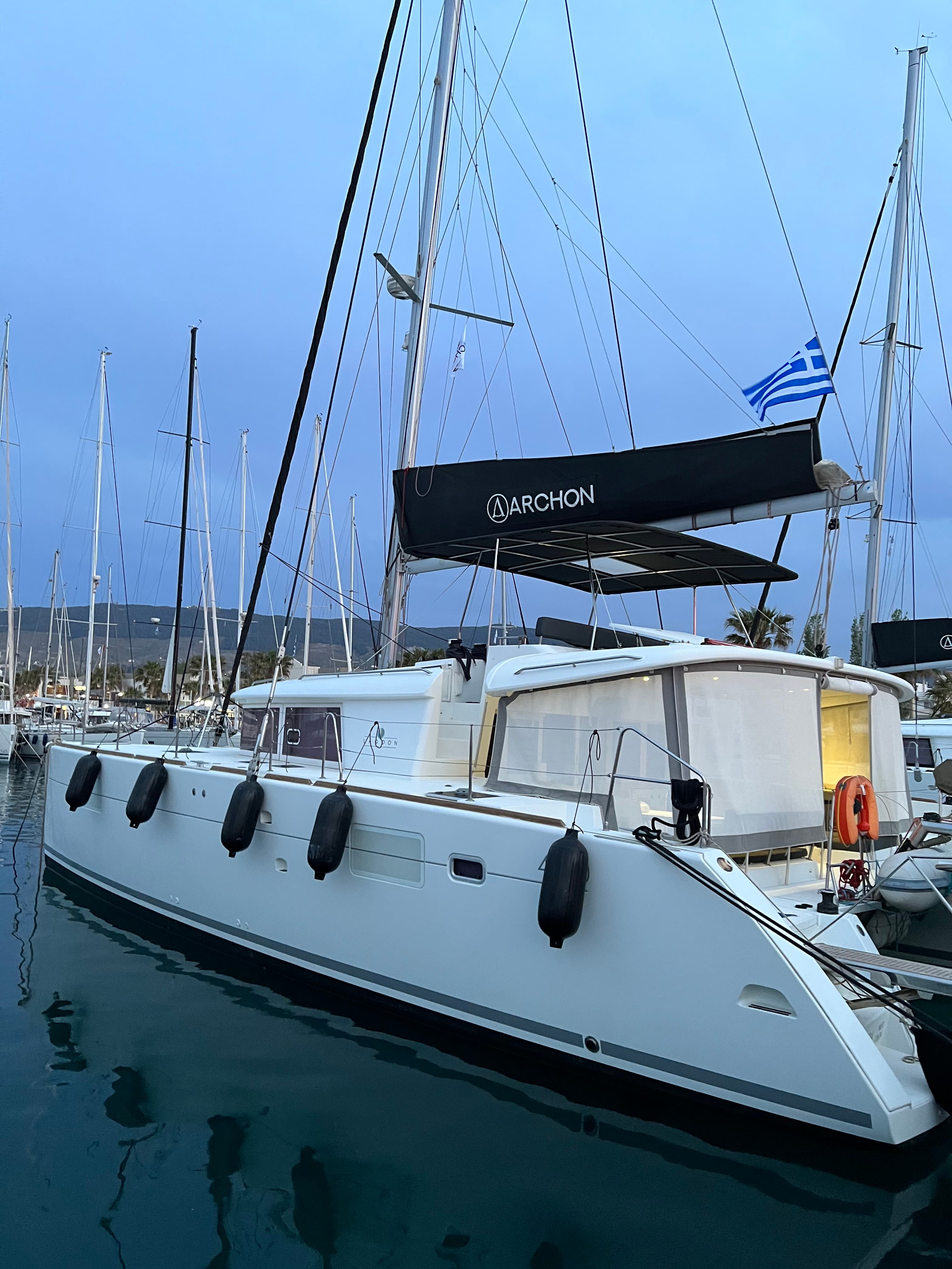 Lagoon 450 Fly - photo 12