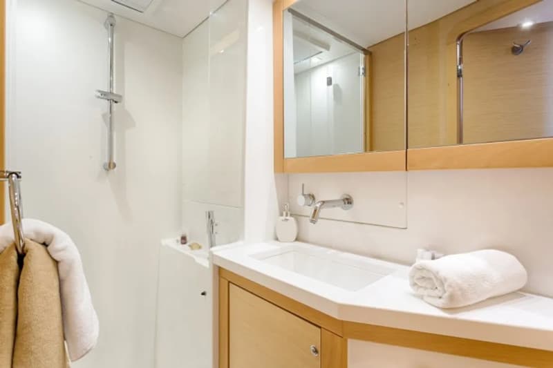 Lagoon 450 Fly - photo 8