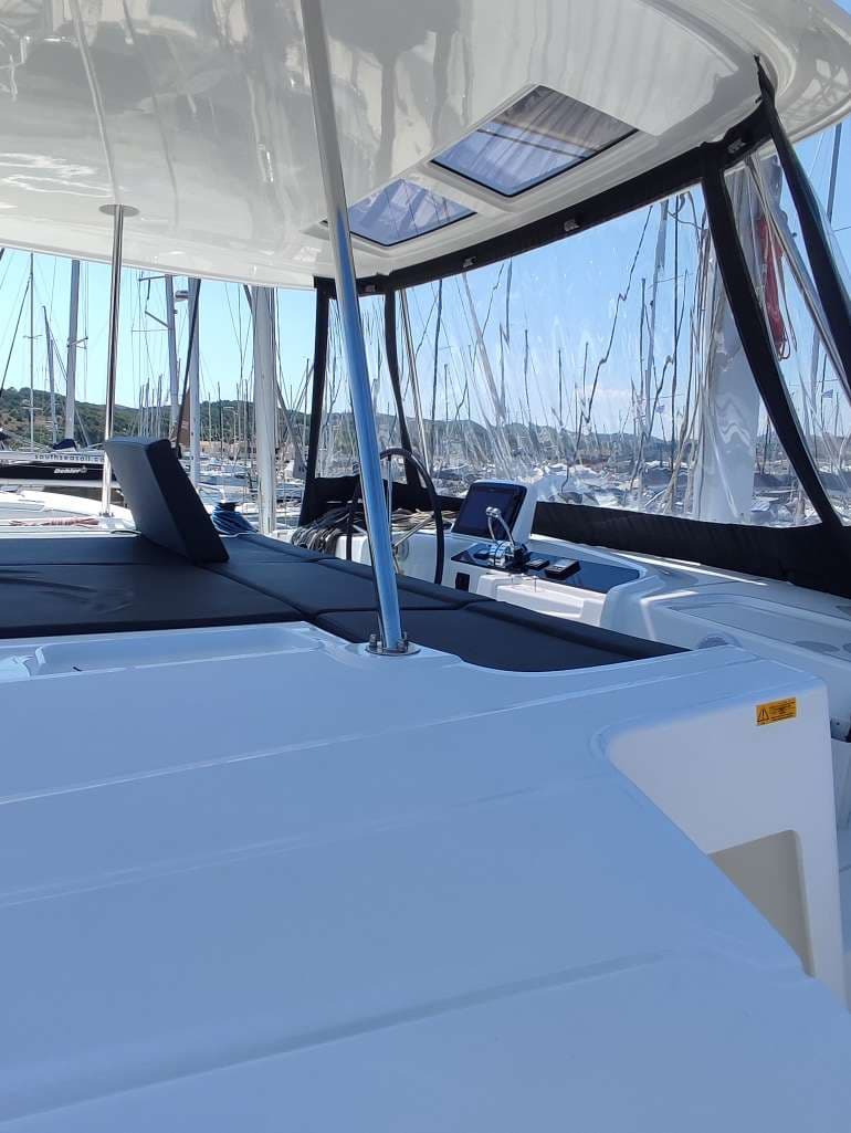 Lagoon 46  - photo 8