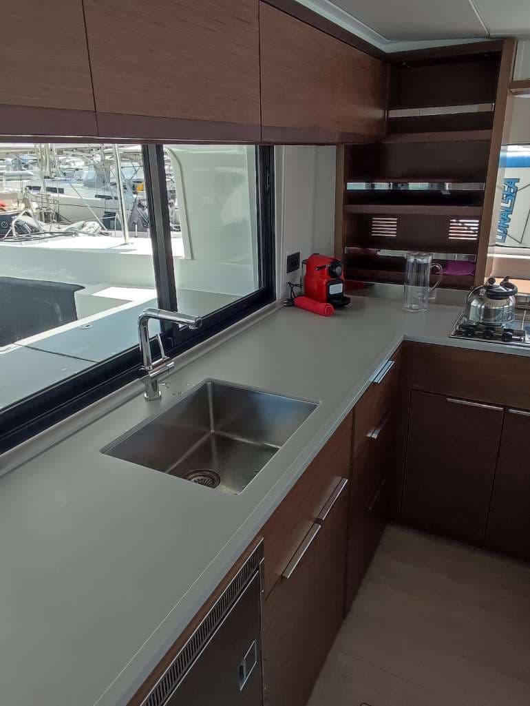 Lagoon 46  - photo 10