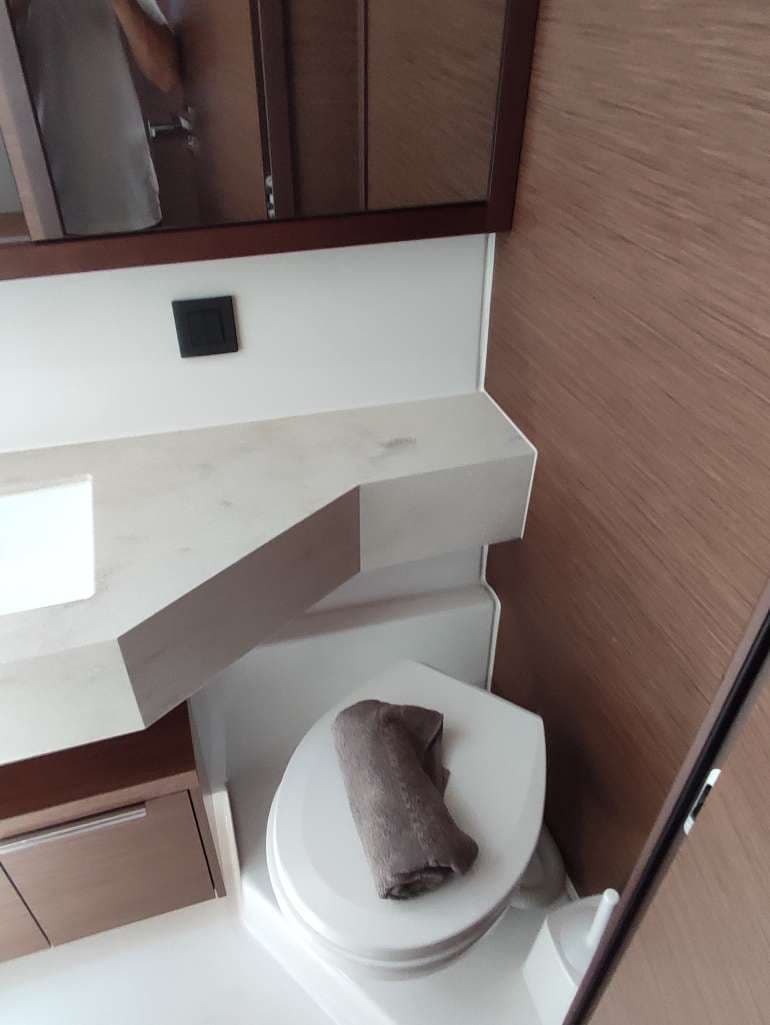 Lagoon 46  - photo 6