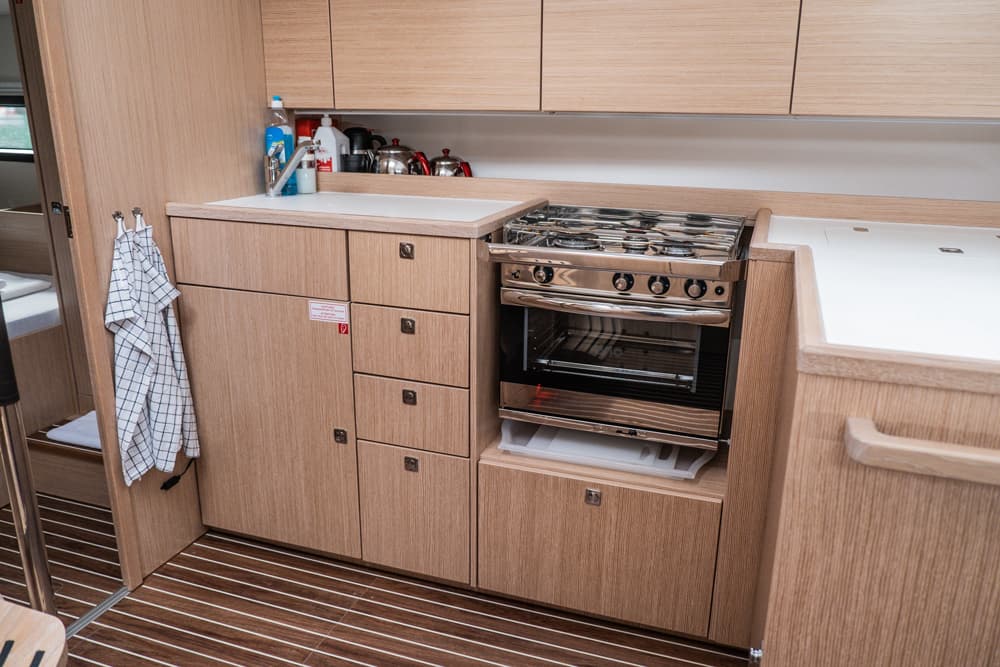 Bavaria C42 - photo 14