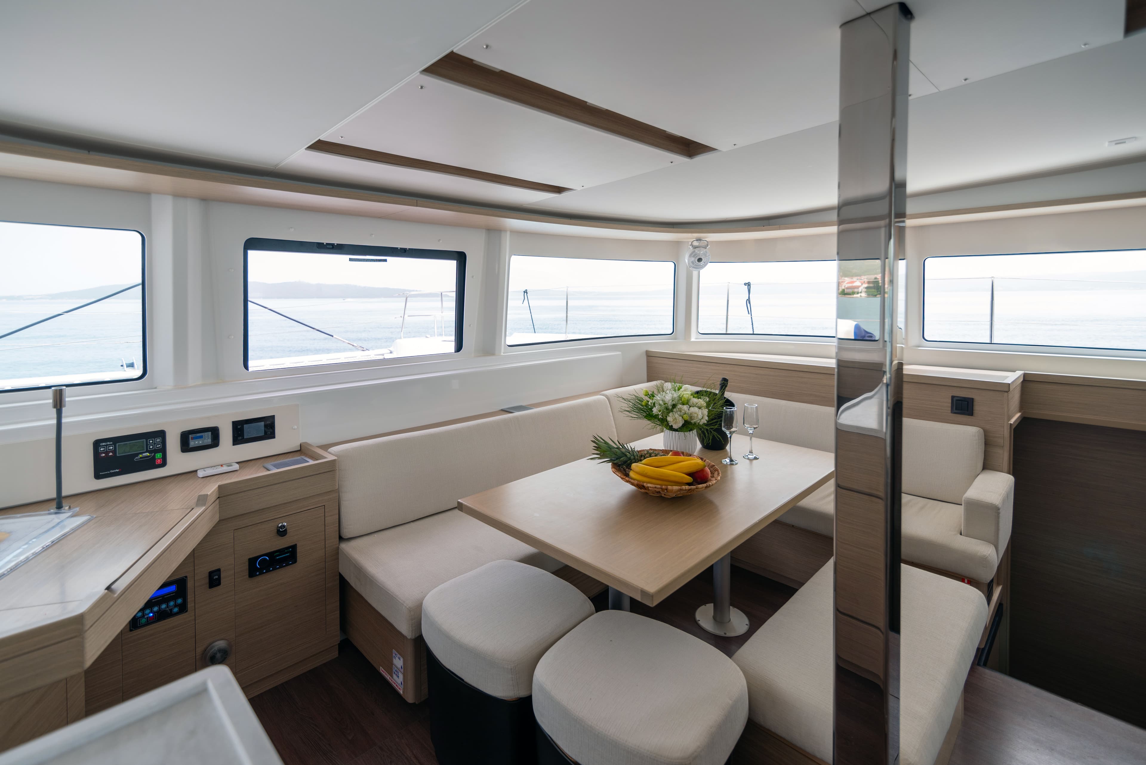 Lagoon 46  - photo 6