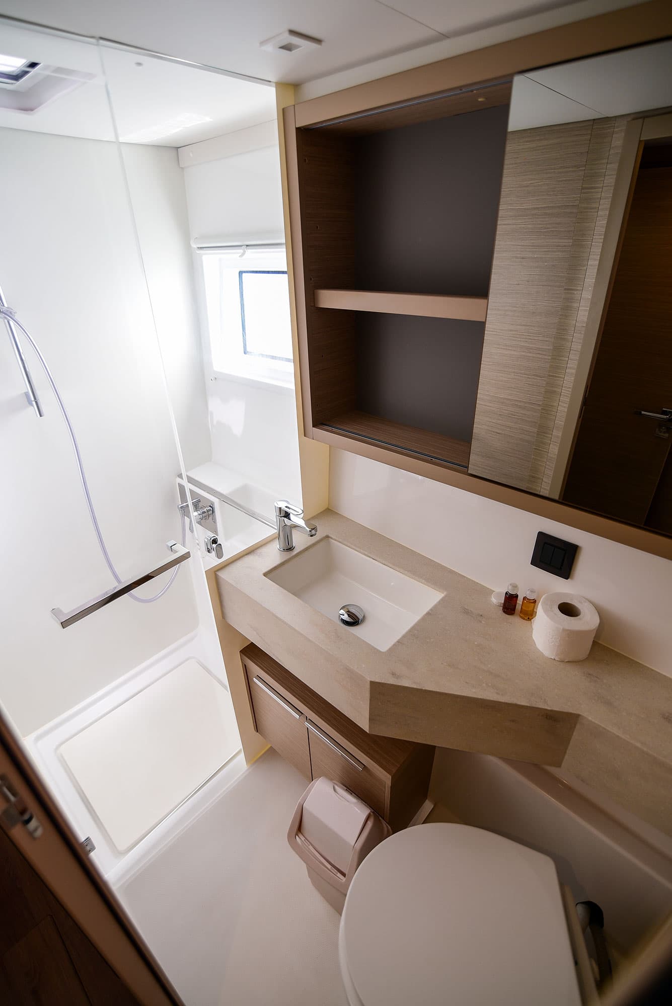 Lagoon 46  - photo 14