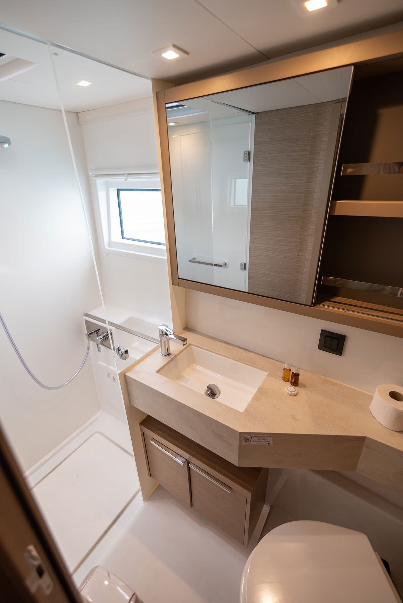 Lagoon 46  - photo 24