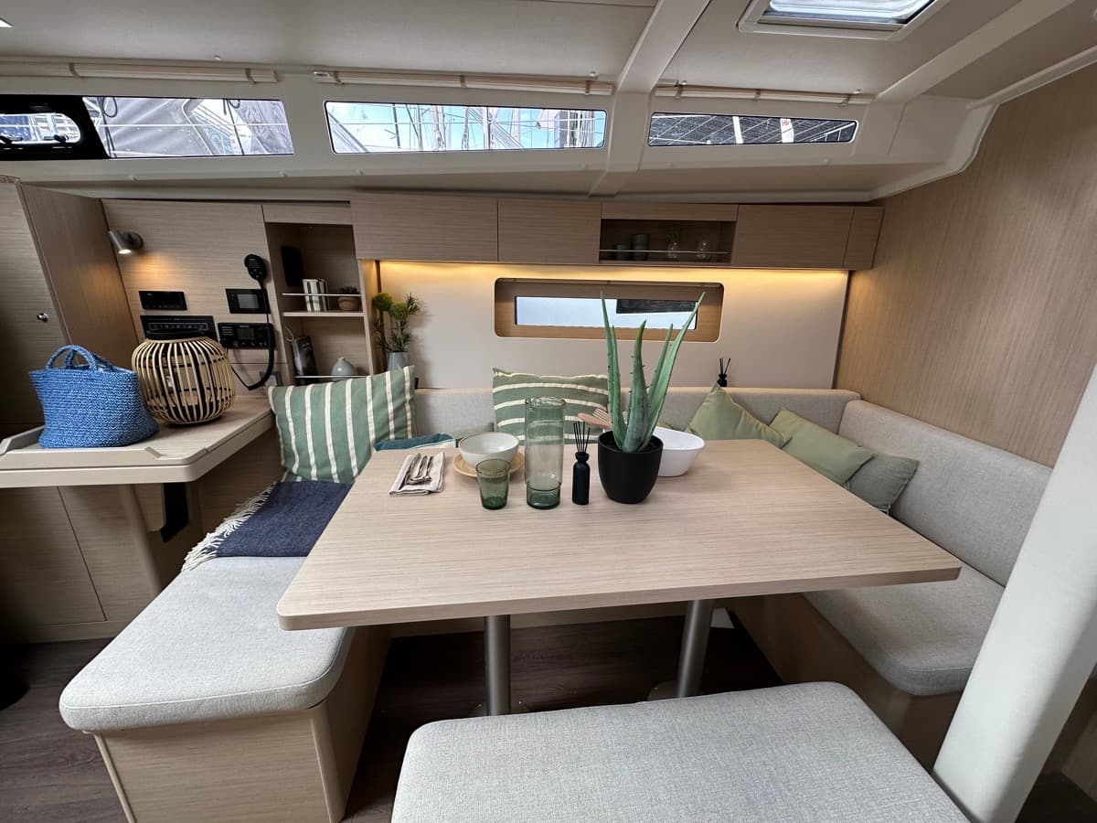 Oceanis 37.1 - photo 4