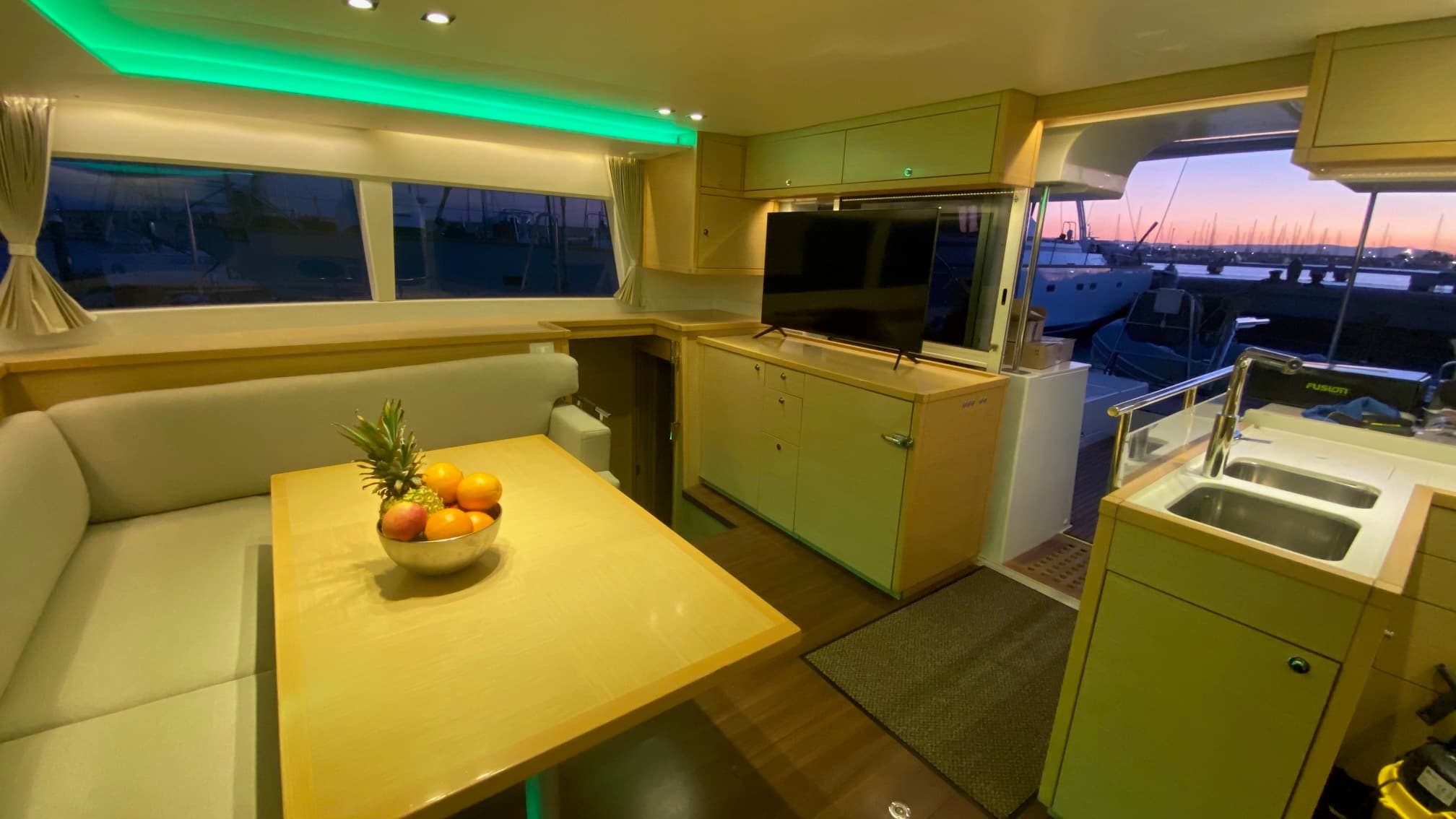 Lagoon 450 Fly - photo 15