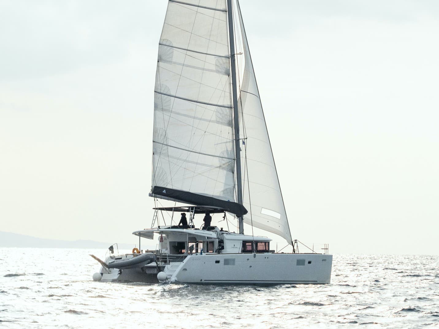 Lagoon 450 Fly - photo