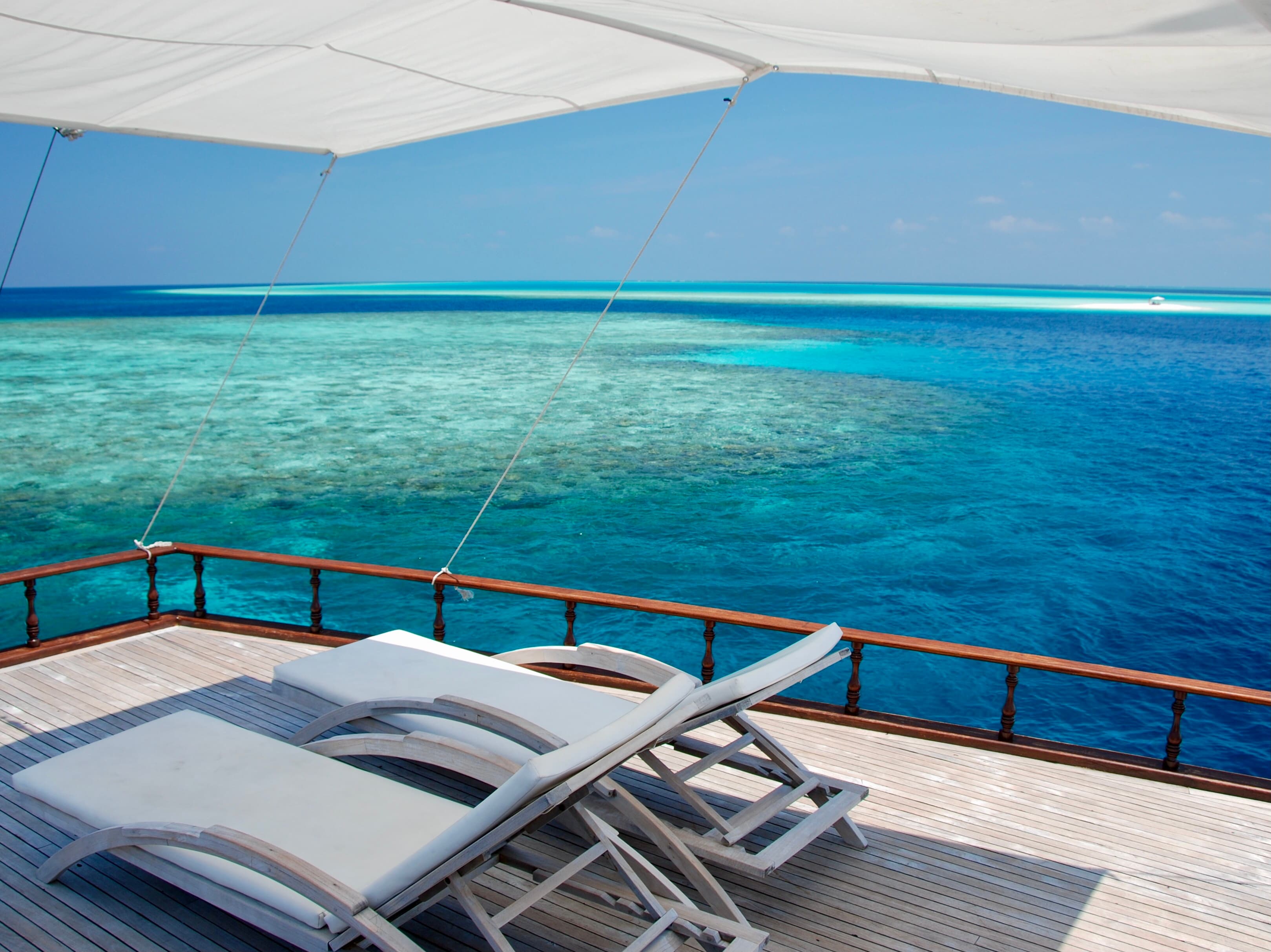 Wooden motor yacht - photo 13