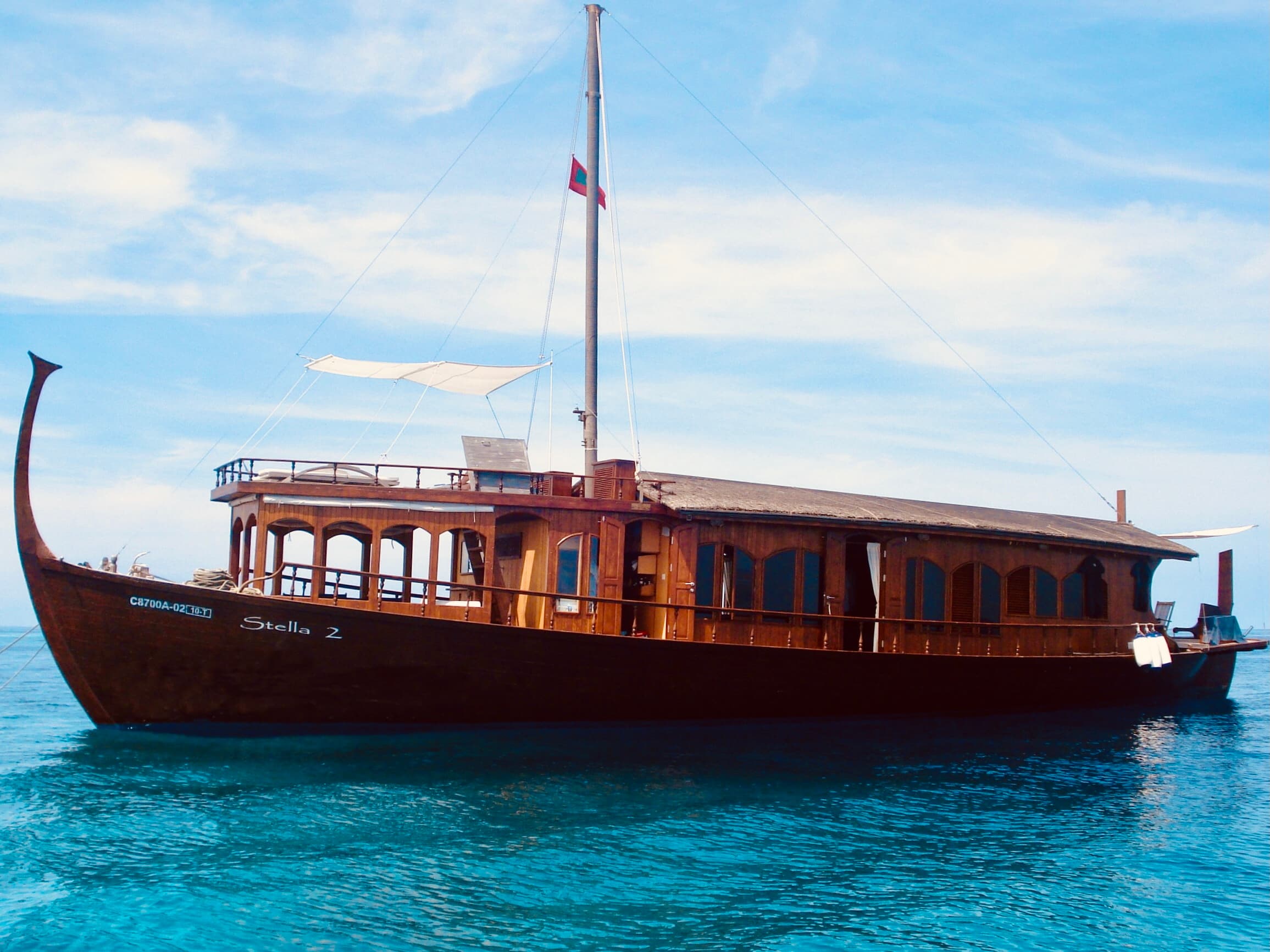 Wooden motor yacht - photo 8