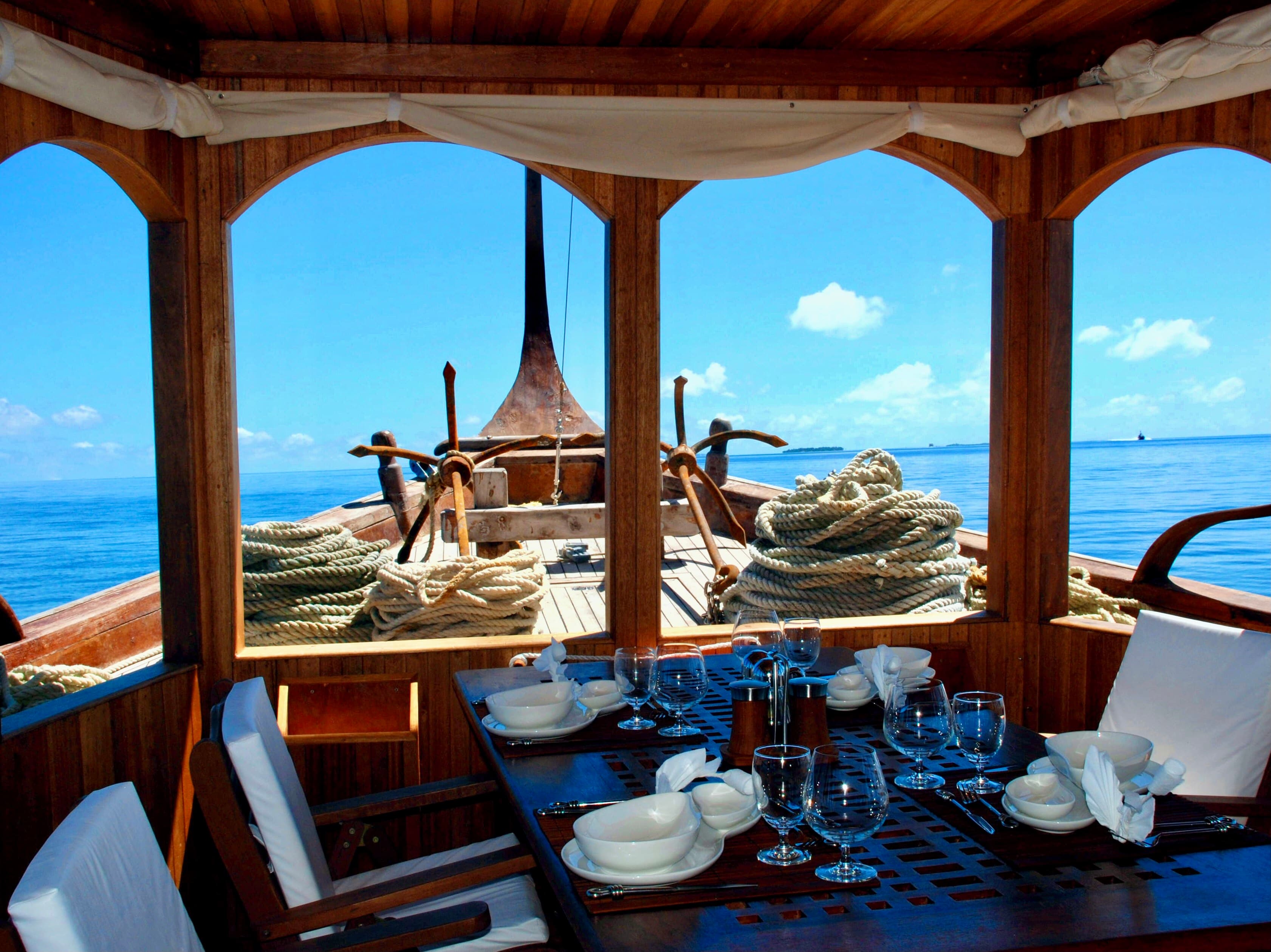 Wooden motor yacht - photo 16