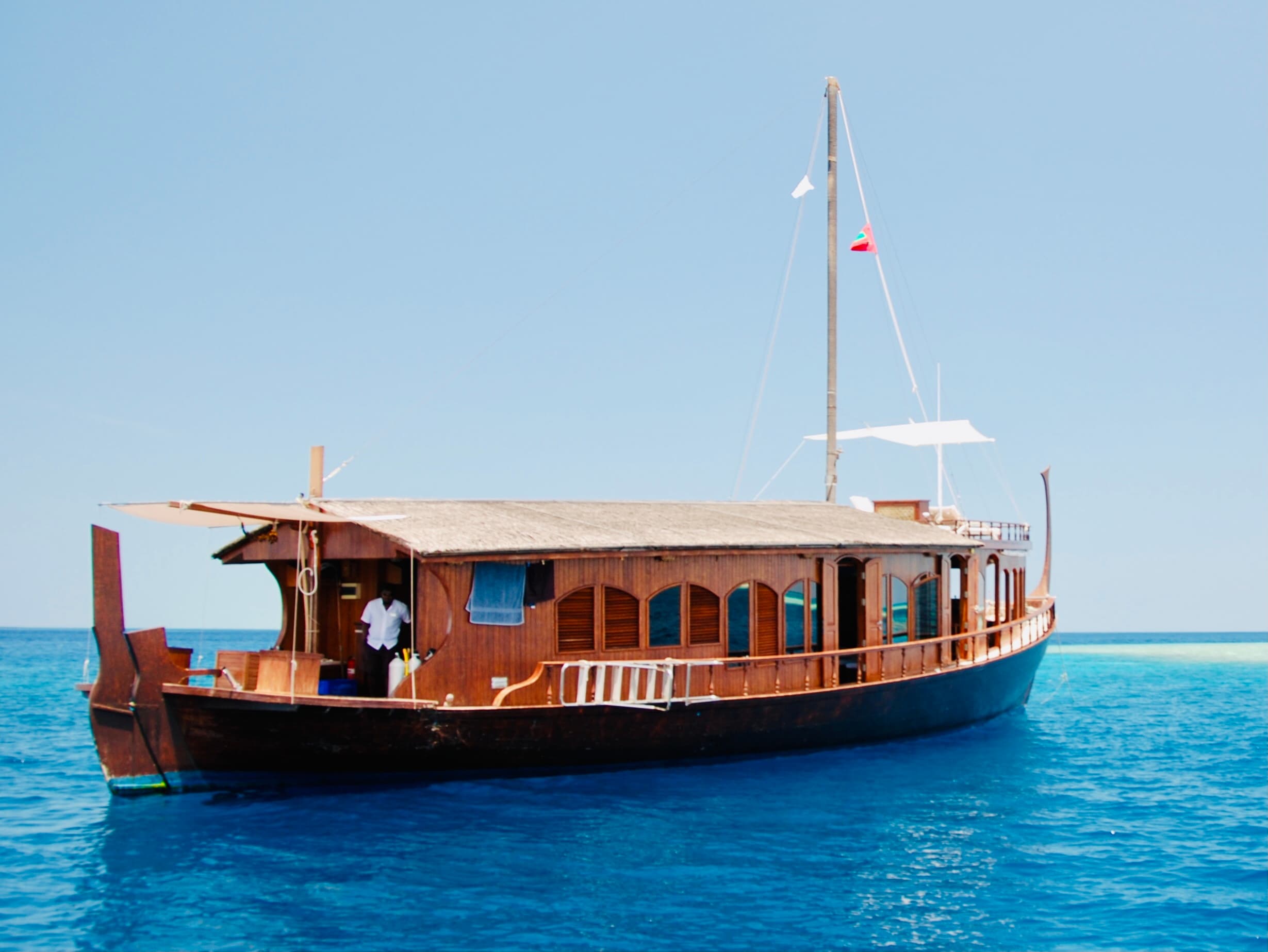 Wooden motor yacht - photo 9