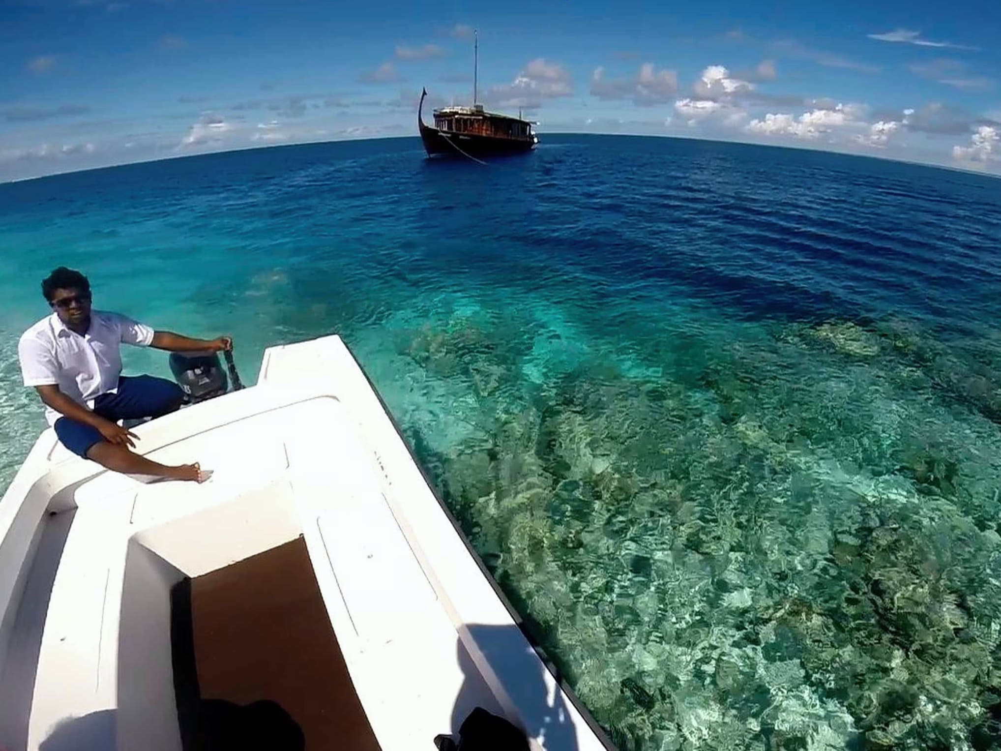 Wooden motor yacht - photo 7