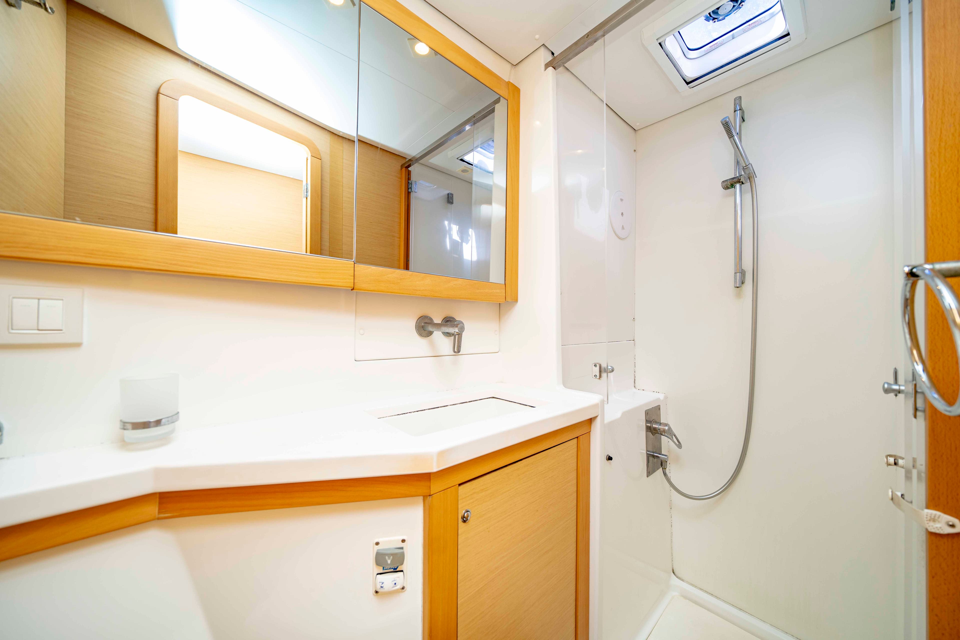 Lagoon 450 Fly - photo 18