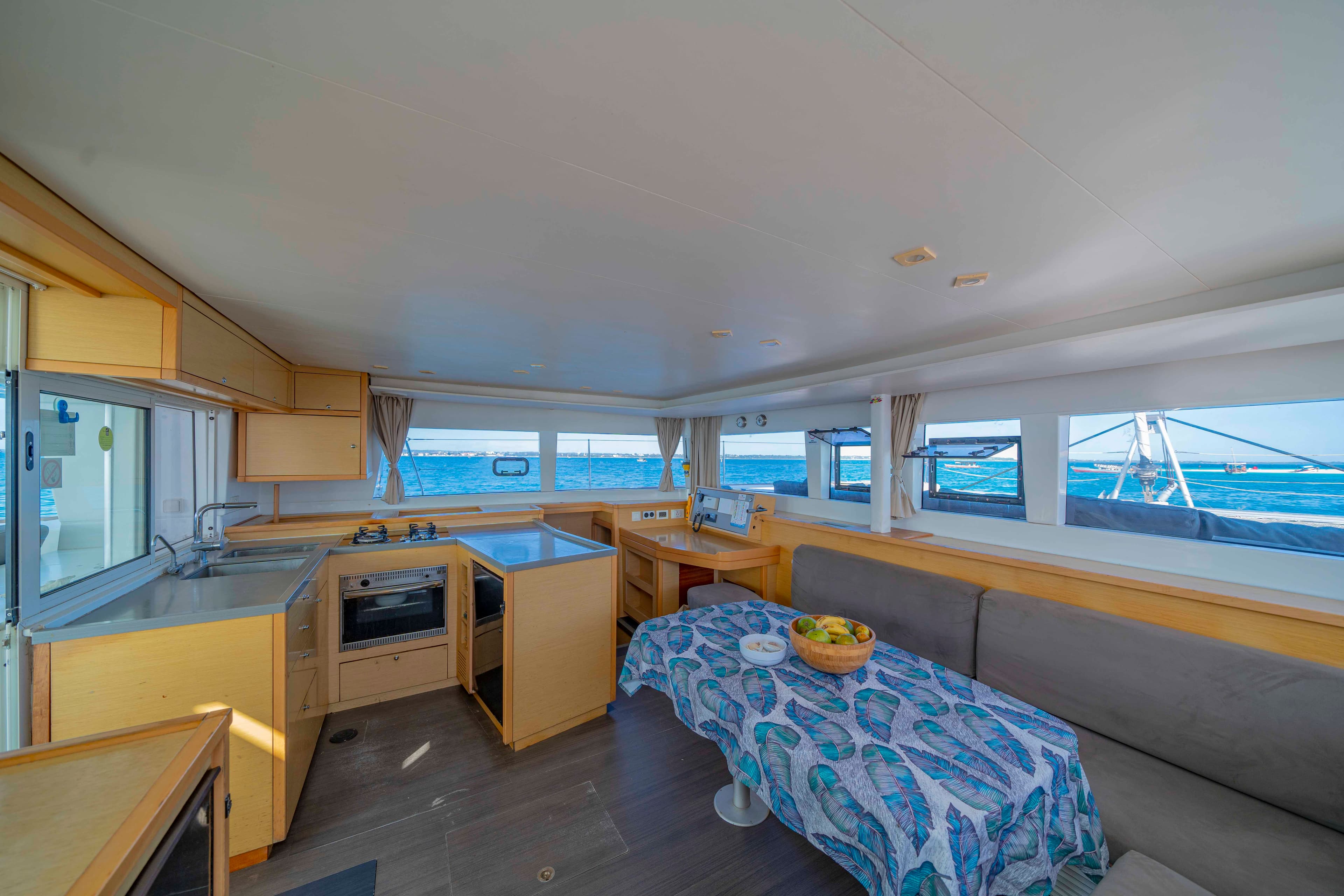 Lagoon 450 Fly - photo 9