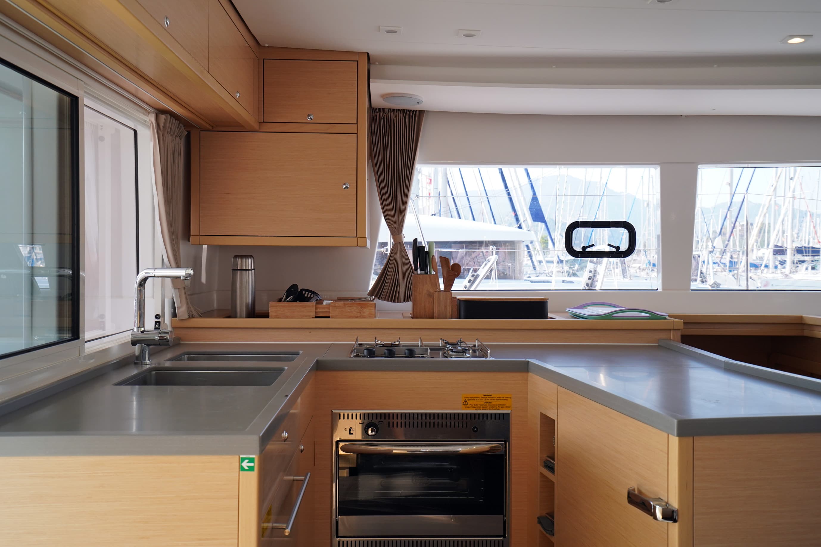 Lagoon 450 Fly - photo 11