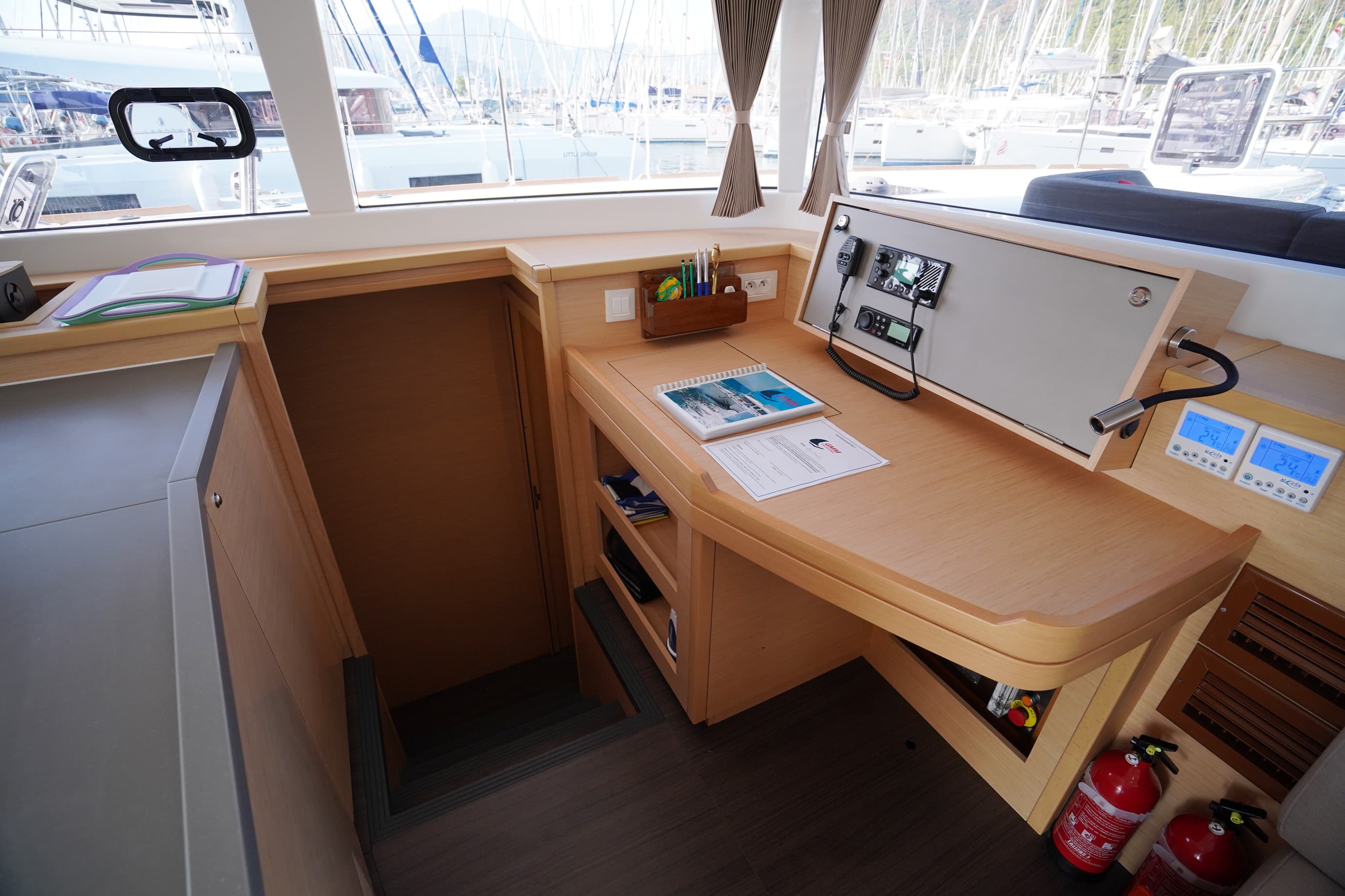 Lagoon 450 Fly - photo 8