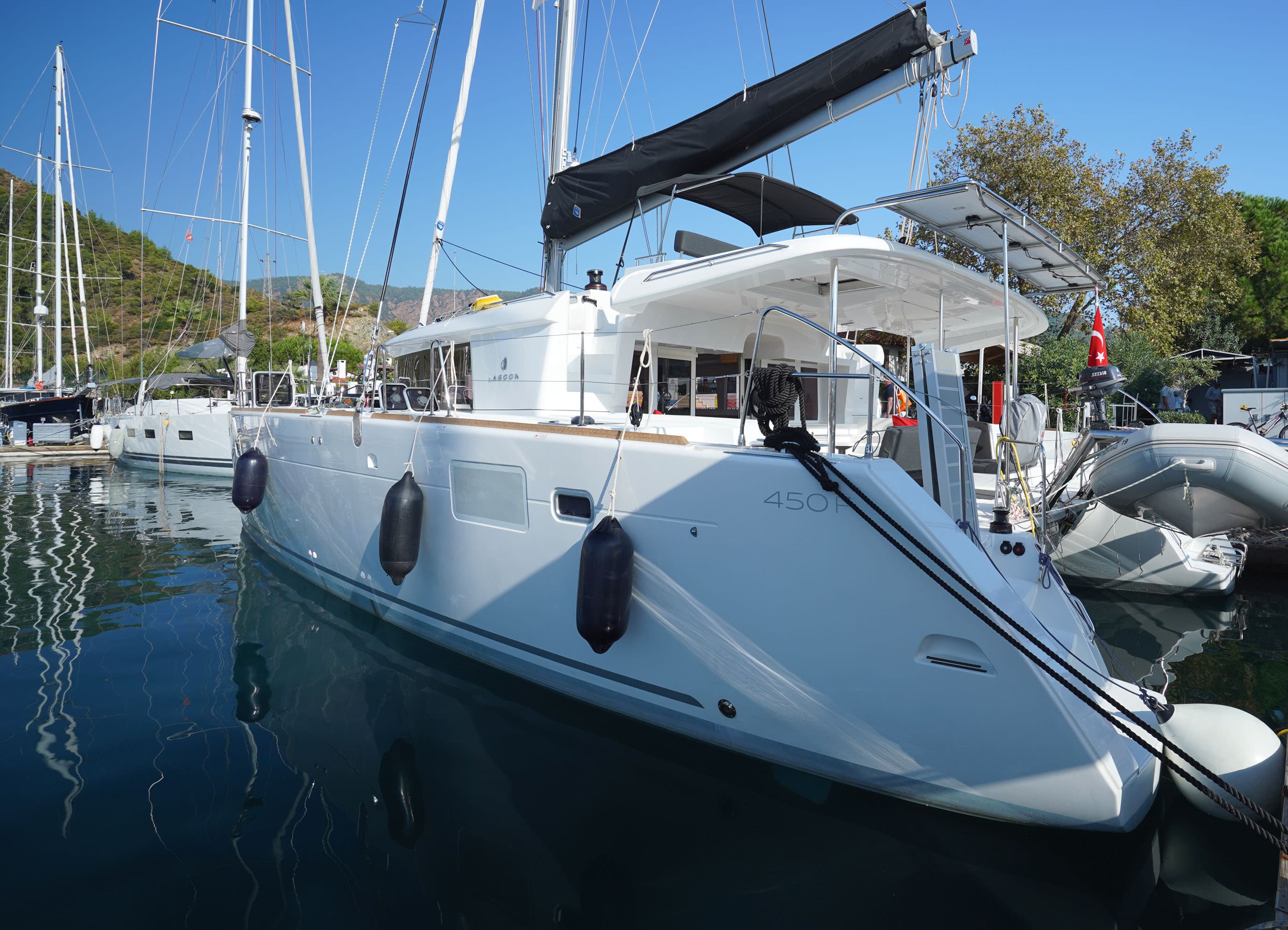 Lagoon 450 Fly - photo 9