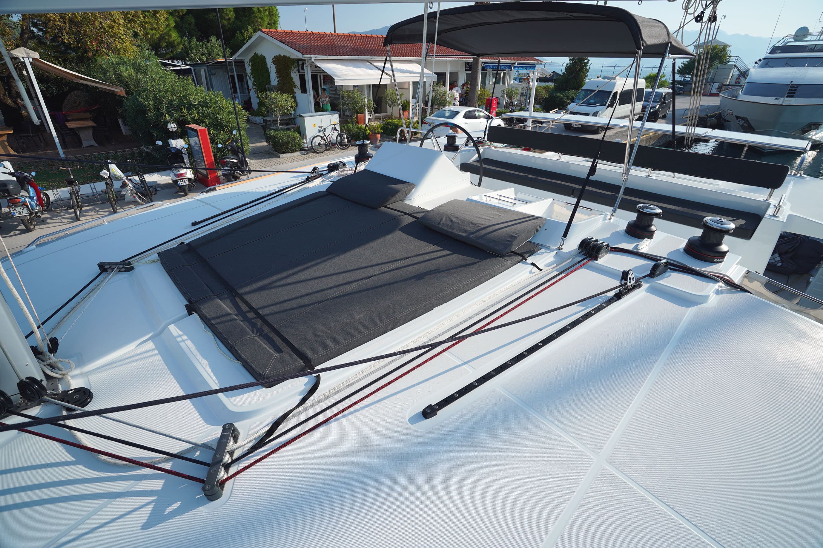 Lagoon 450 Fly - photo 19