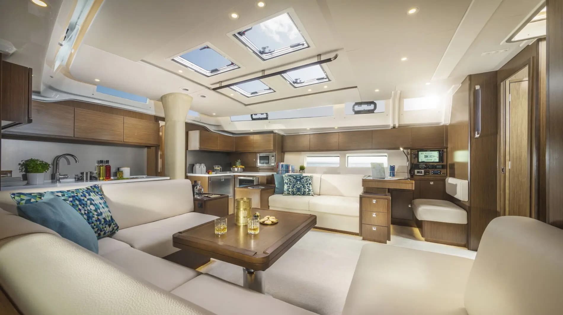 Bavaria C57 - photo 5