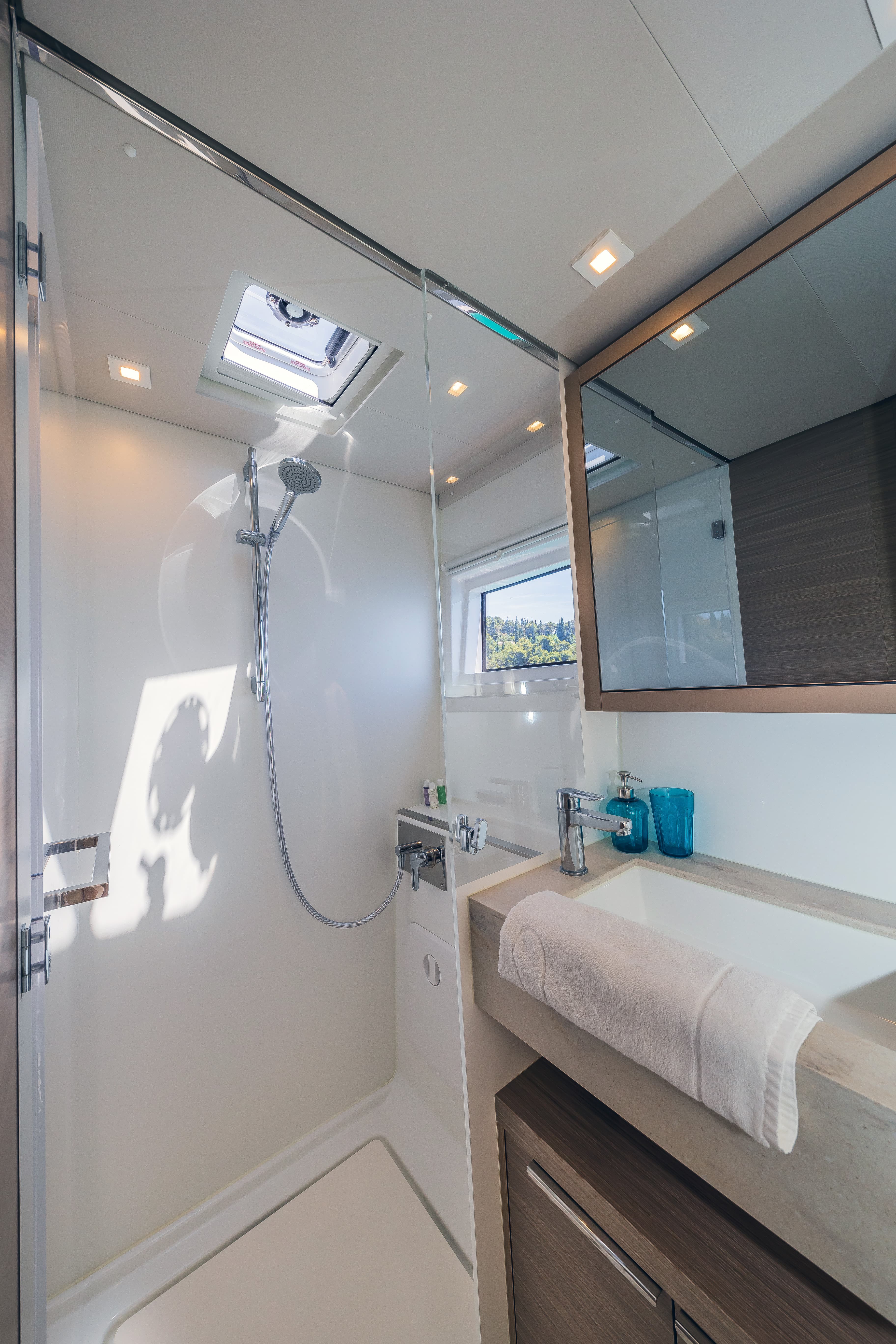 Lagoon 46  - photo 25