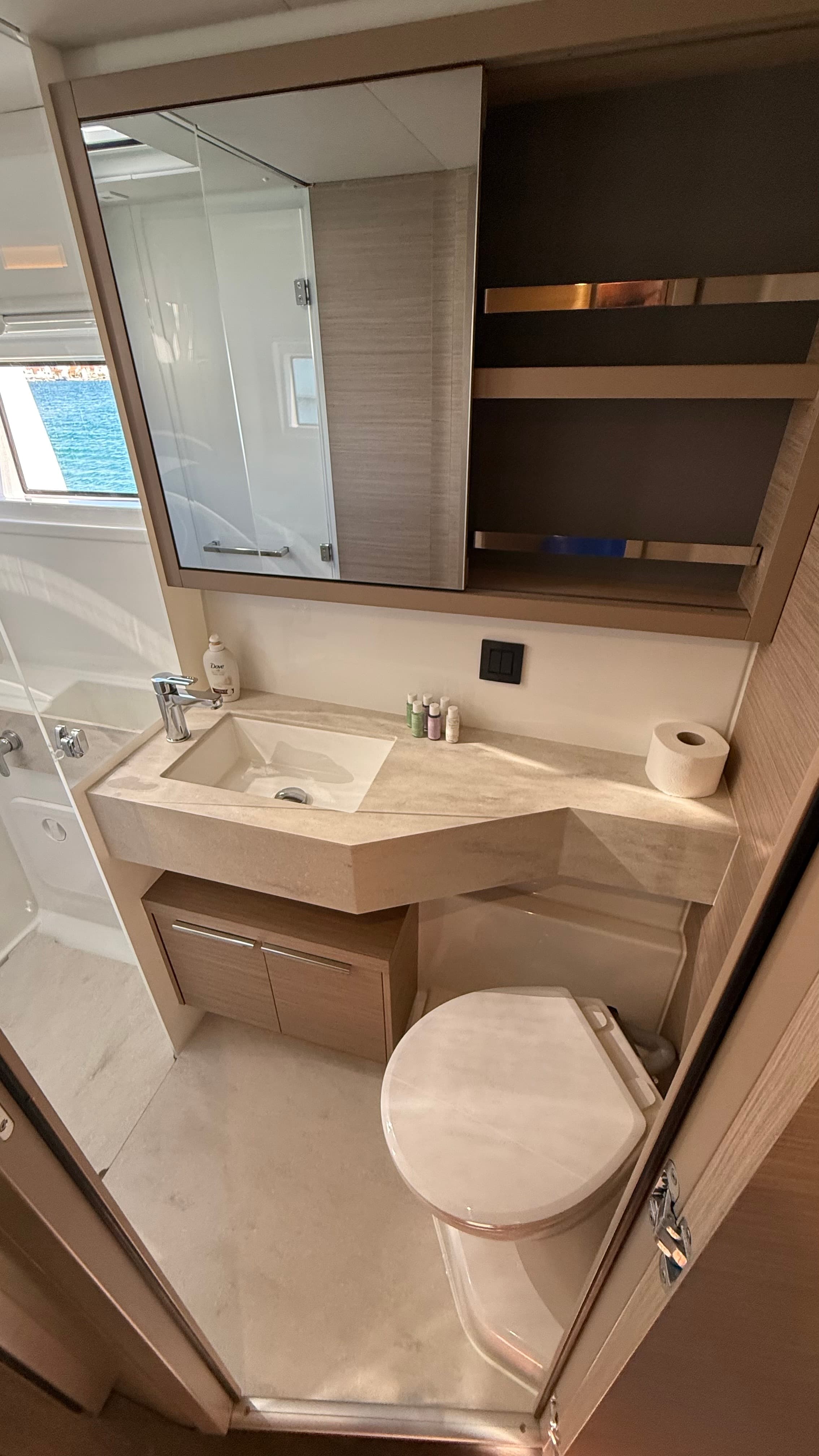 Lagoon 46  - photo 6