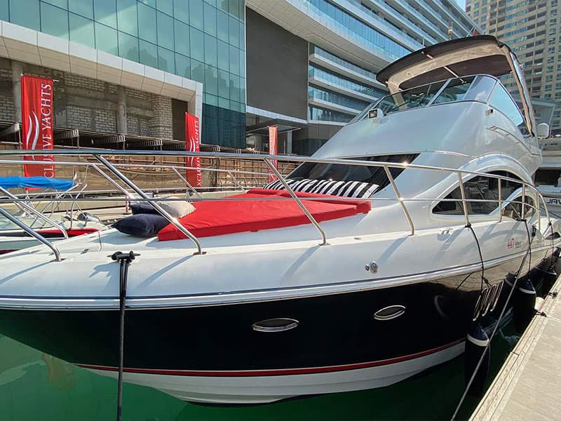 Day tour on a luxury motor yacht in Dubai - boat photo