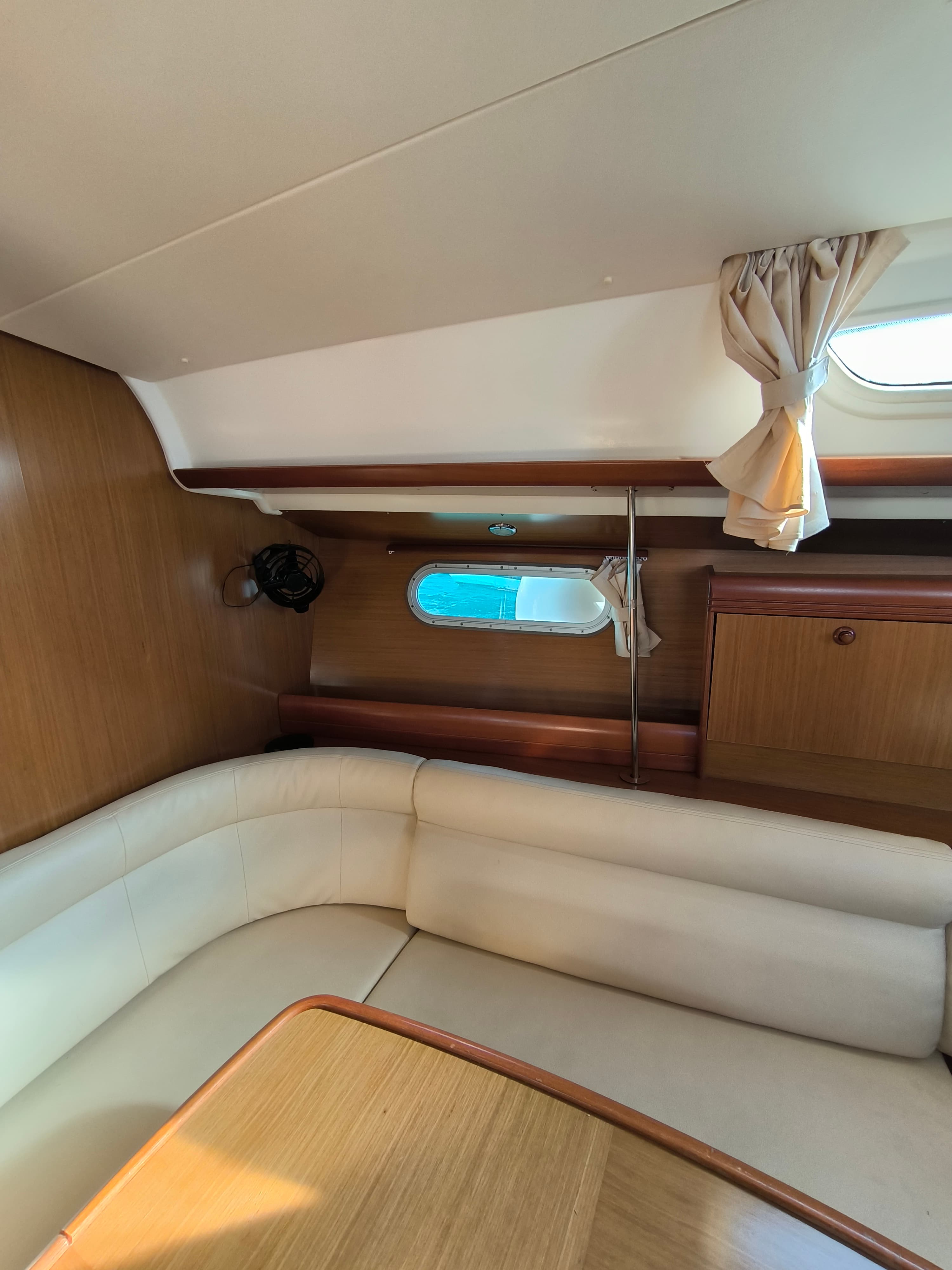 Sun Odyssey 39i - photo 18