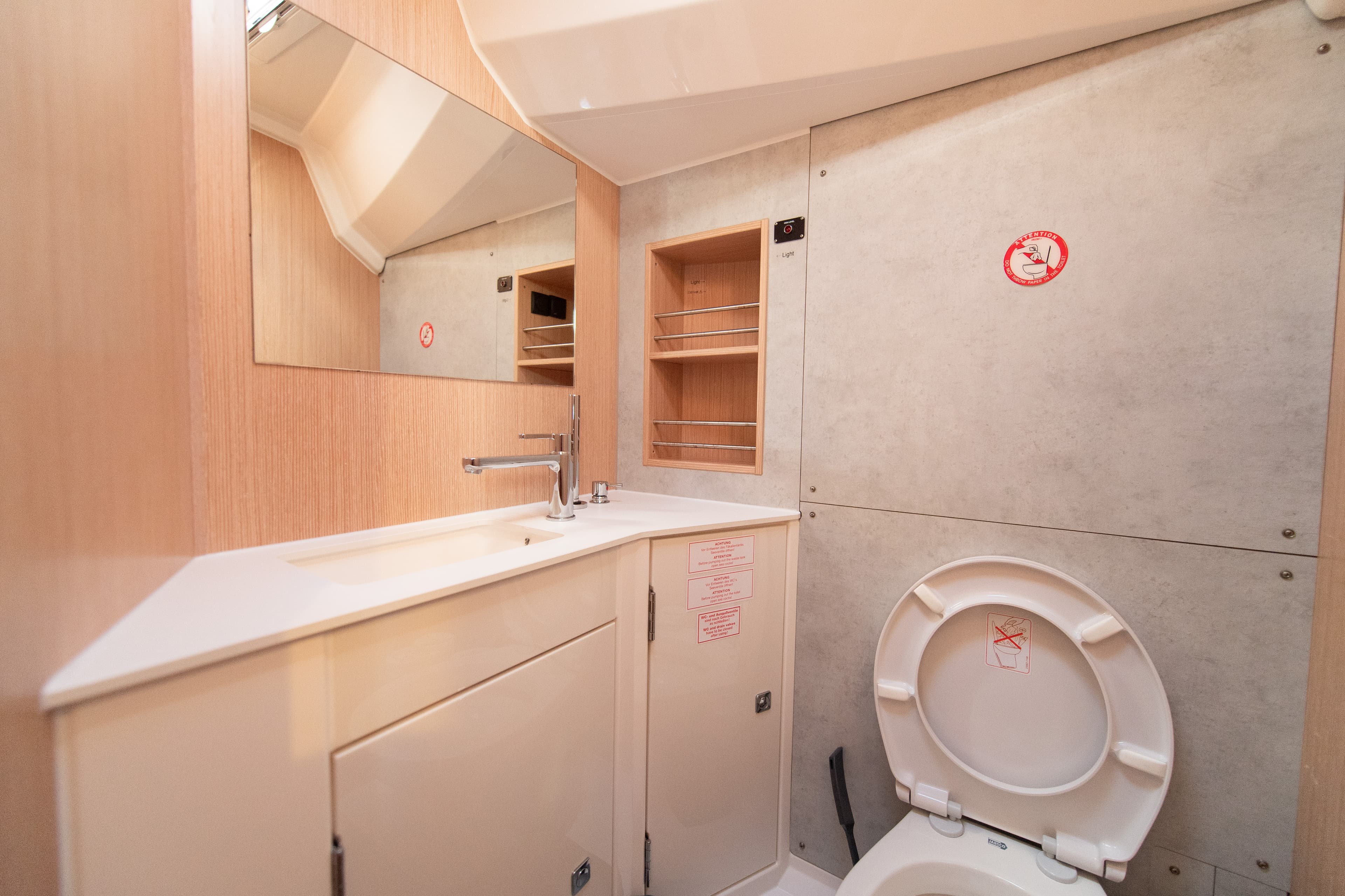 Bavaria C42 - photo 19