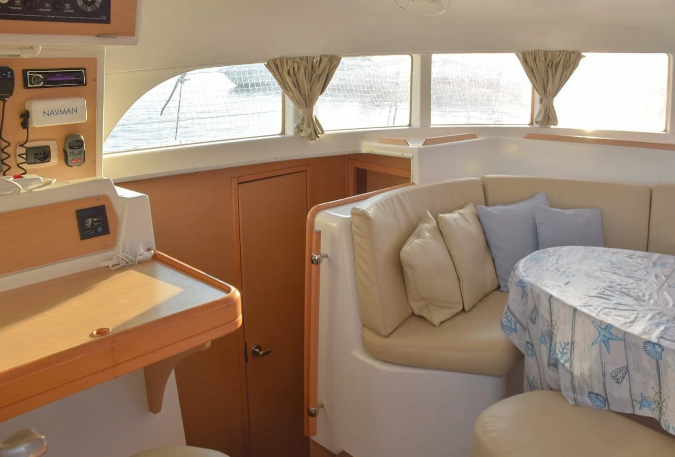 Lagoon 380 - photo 6