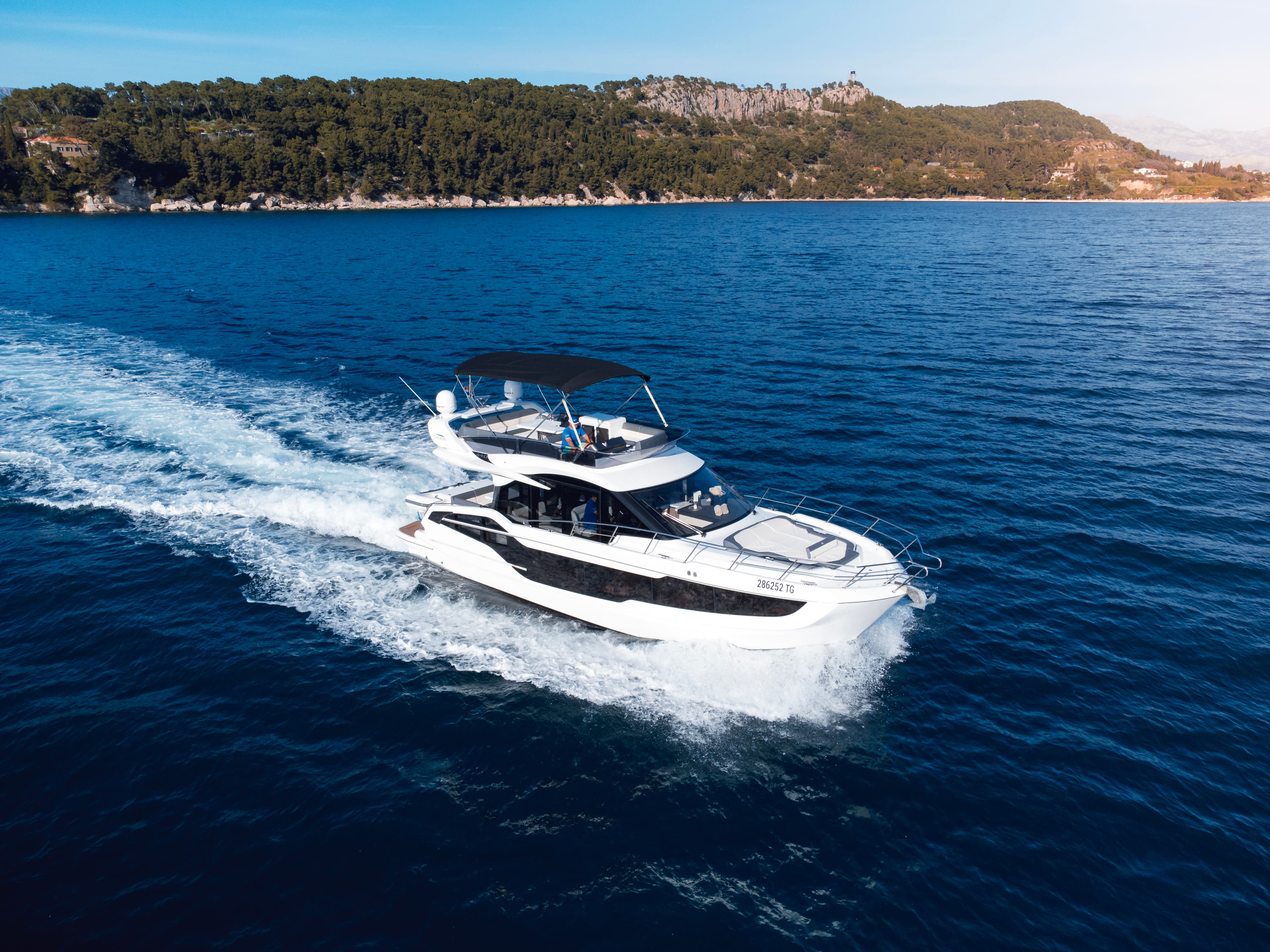 Galeon 440 Fly - photo
