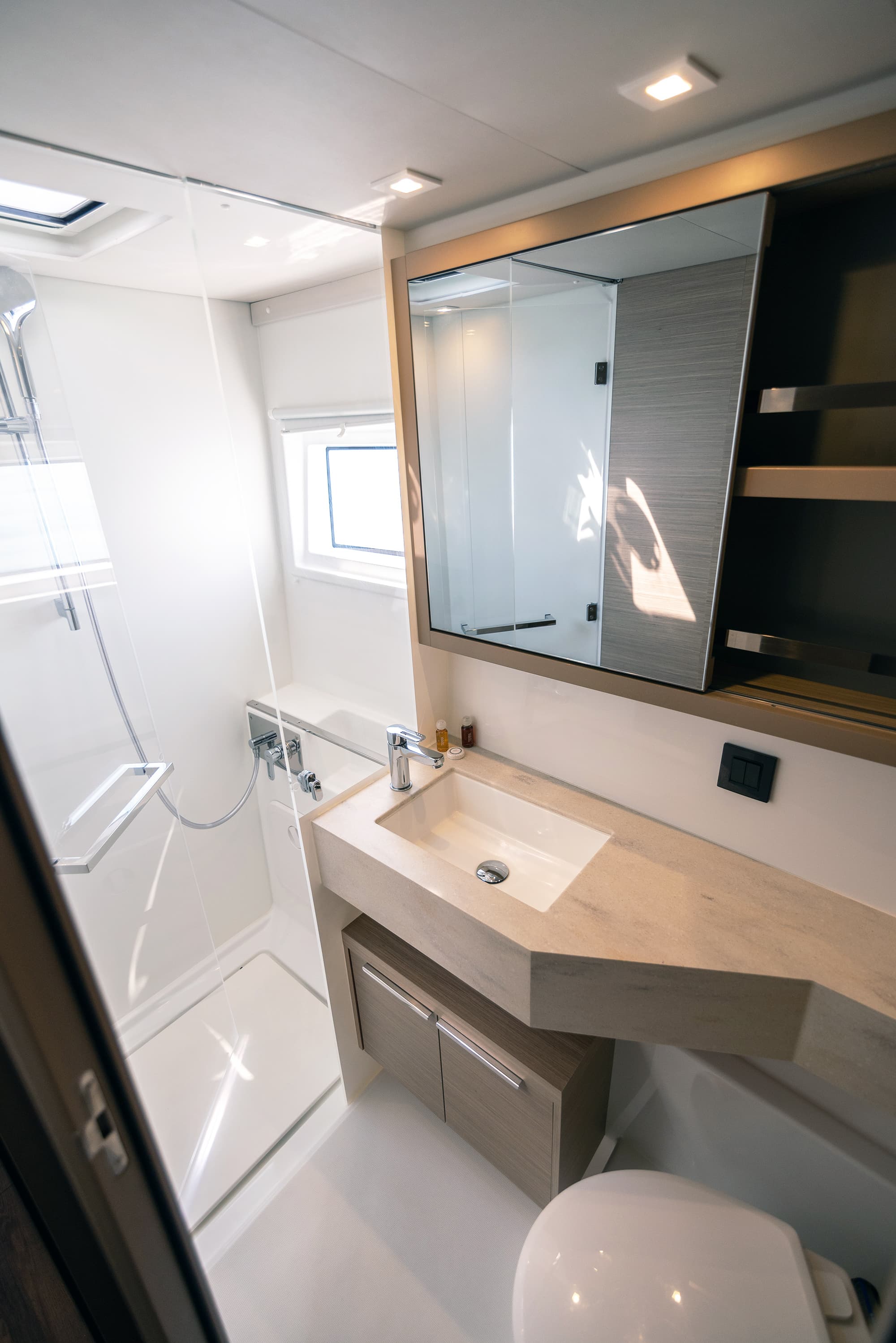 Lagoon 46  - photo 13