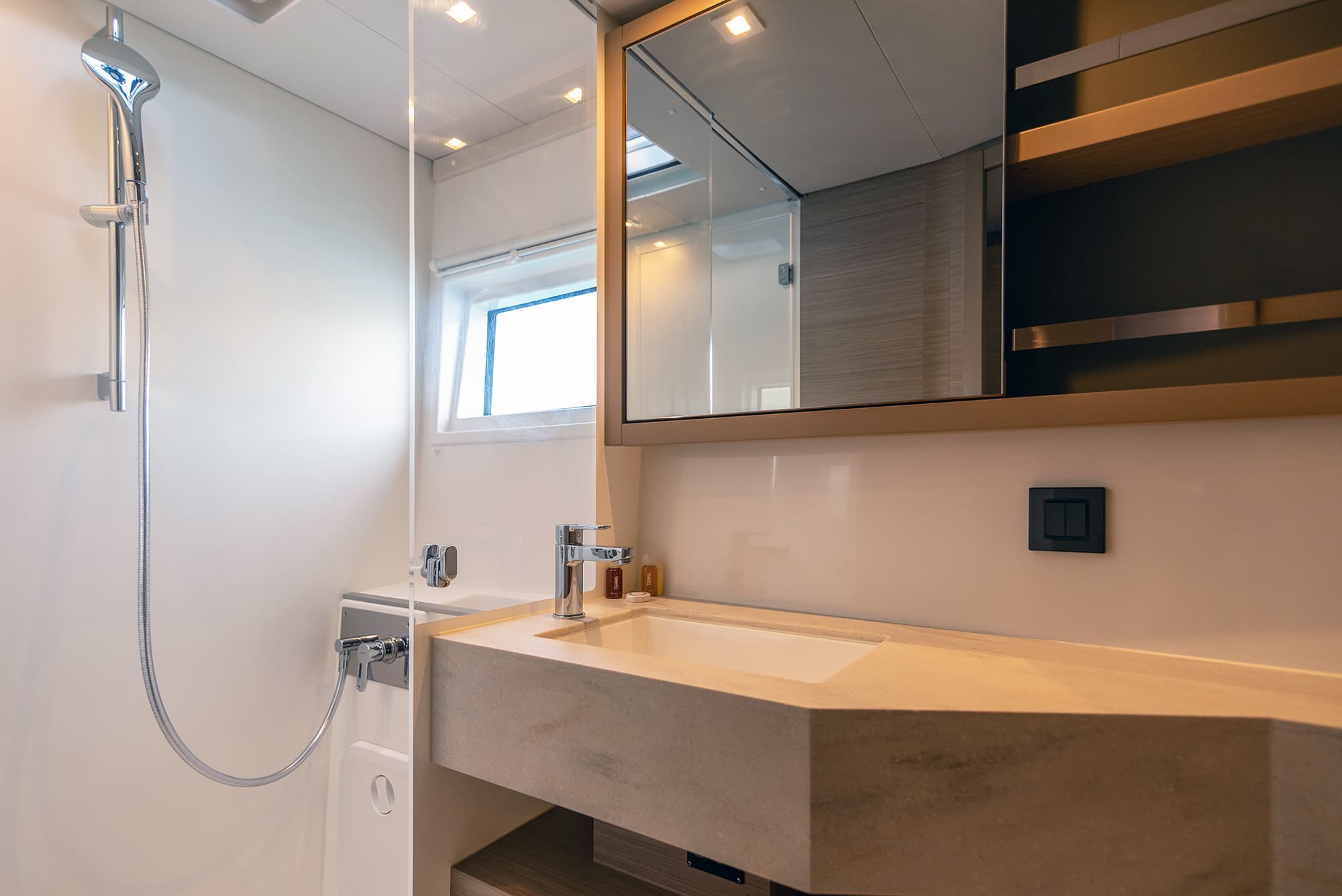 Lagoon 46  - photo 26