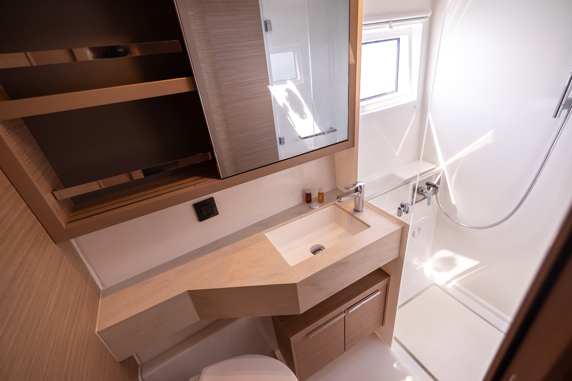 Lagoon 46  - photo 25