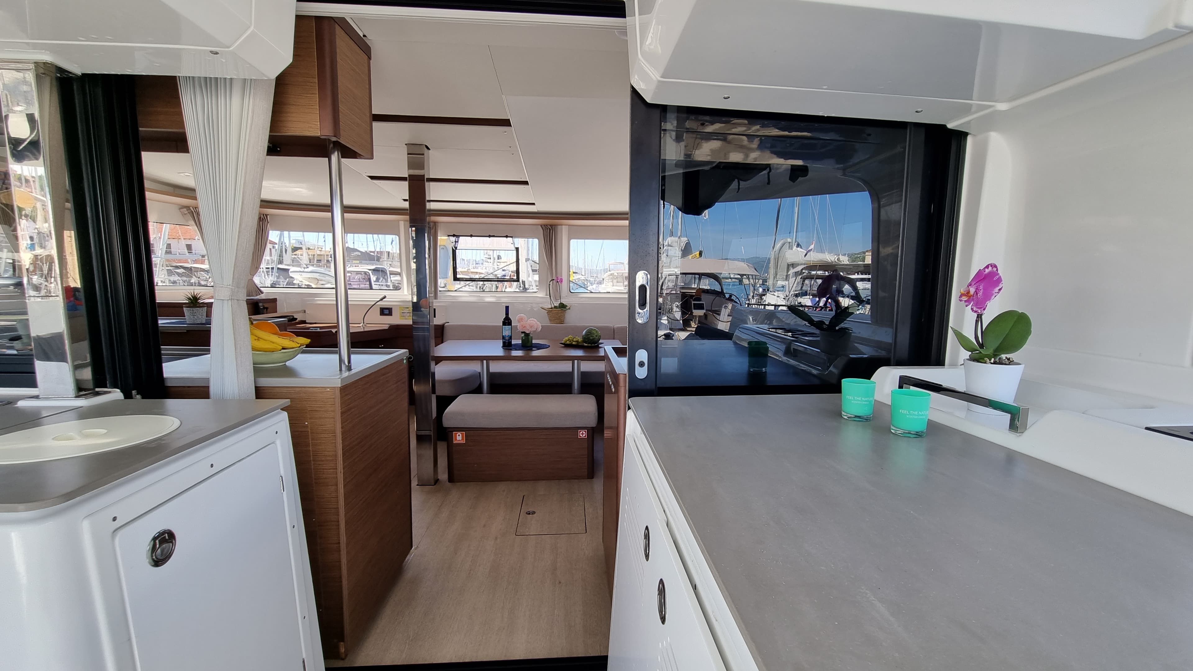 Lagoon 46  - photo 6