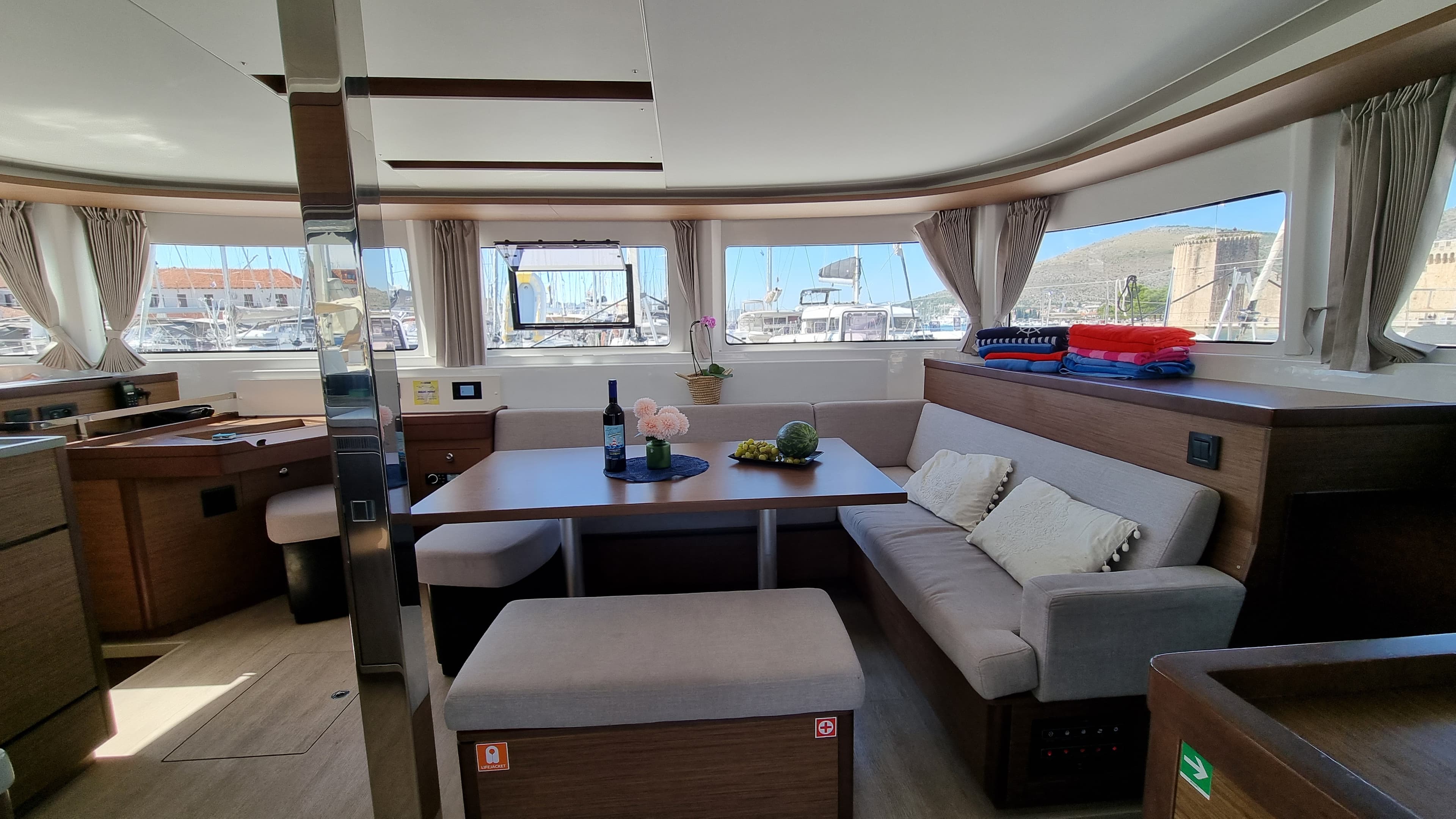 Lagoon 46  - photo 10