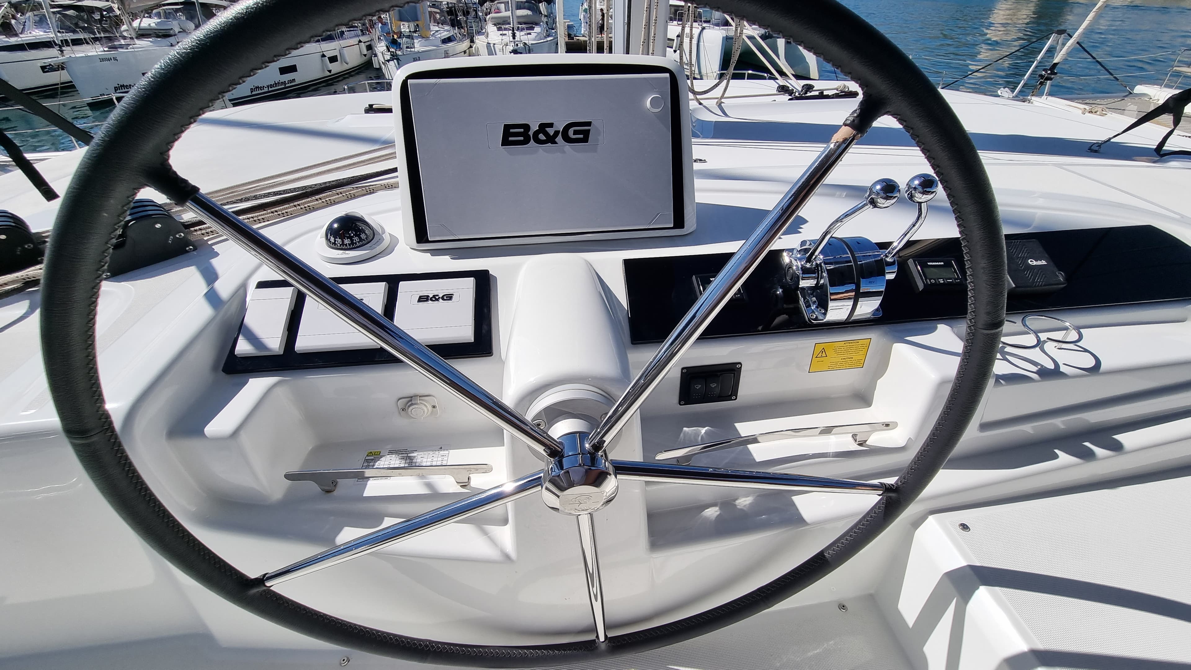 Lagoon 46  - photo 12