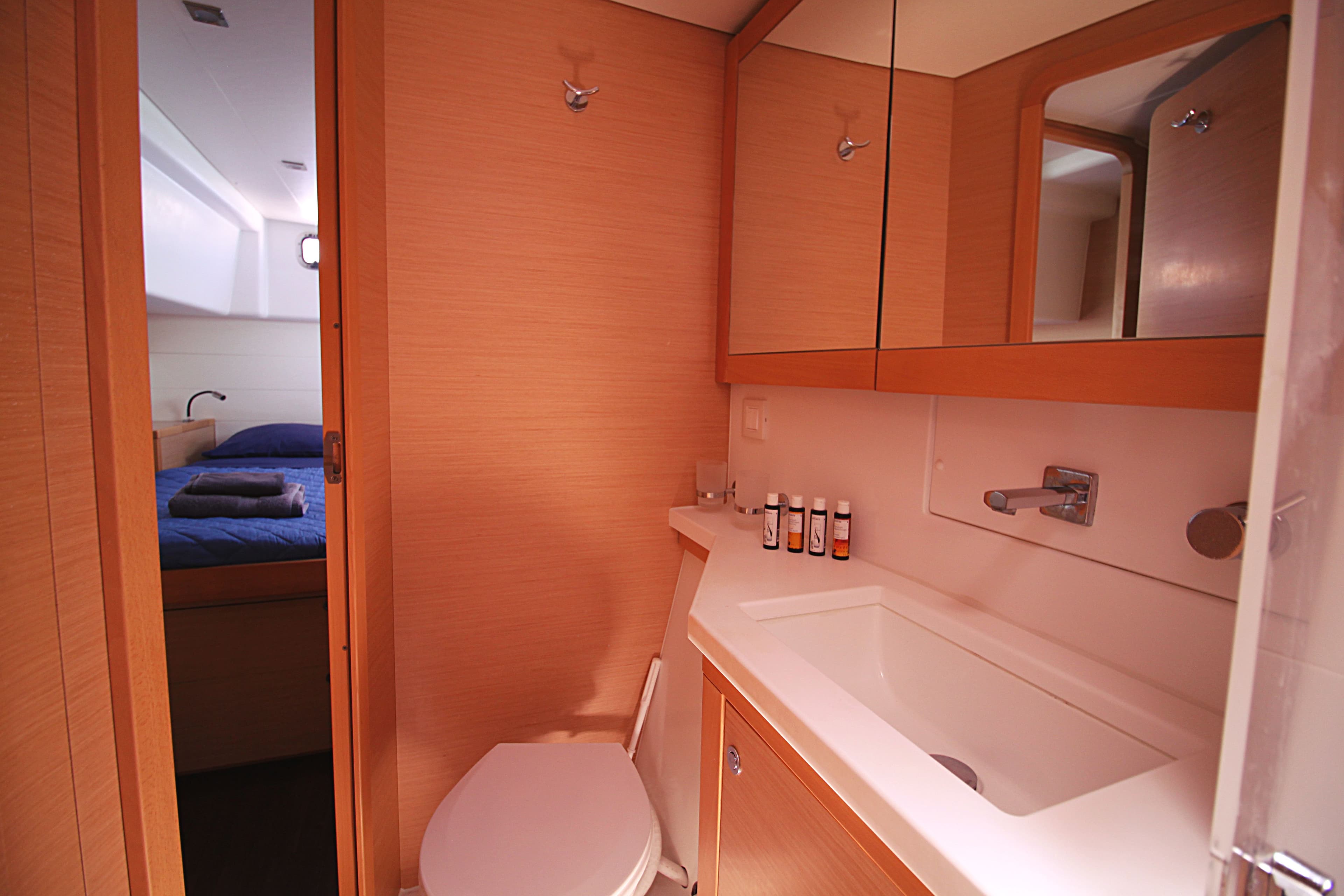 Lagoon 450 Fly - photo 8