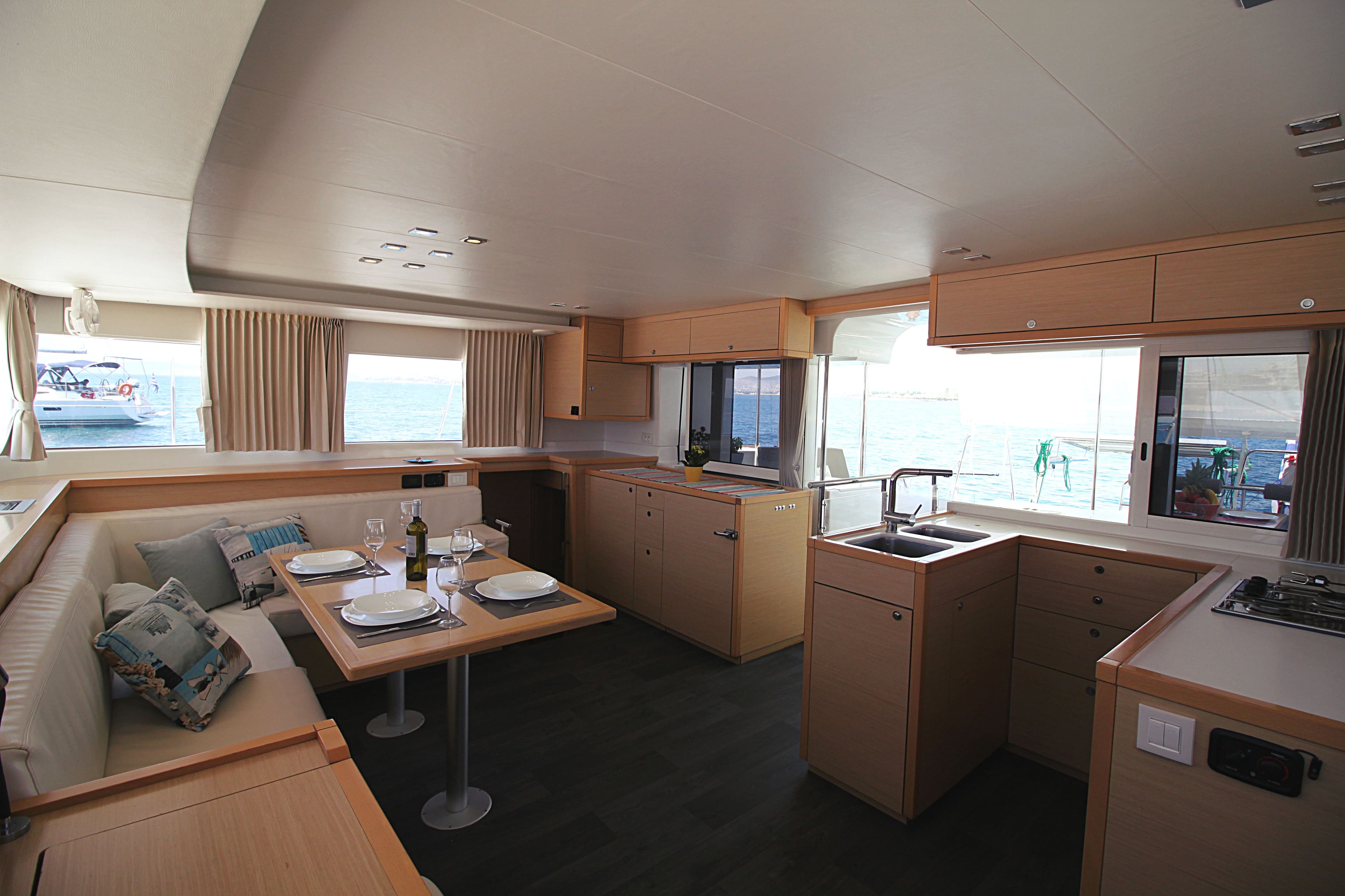 Lagoon 450 Fly - photo 9