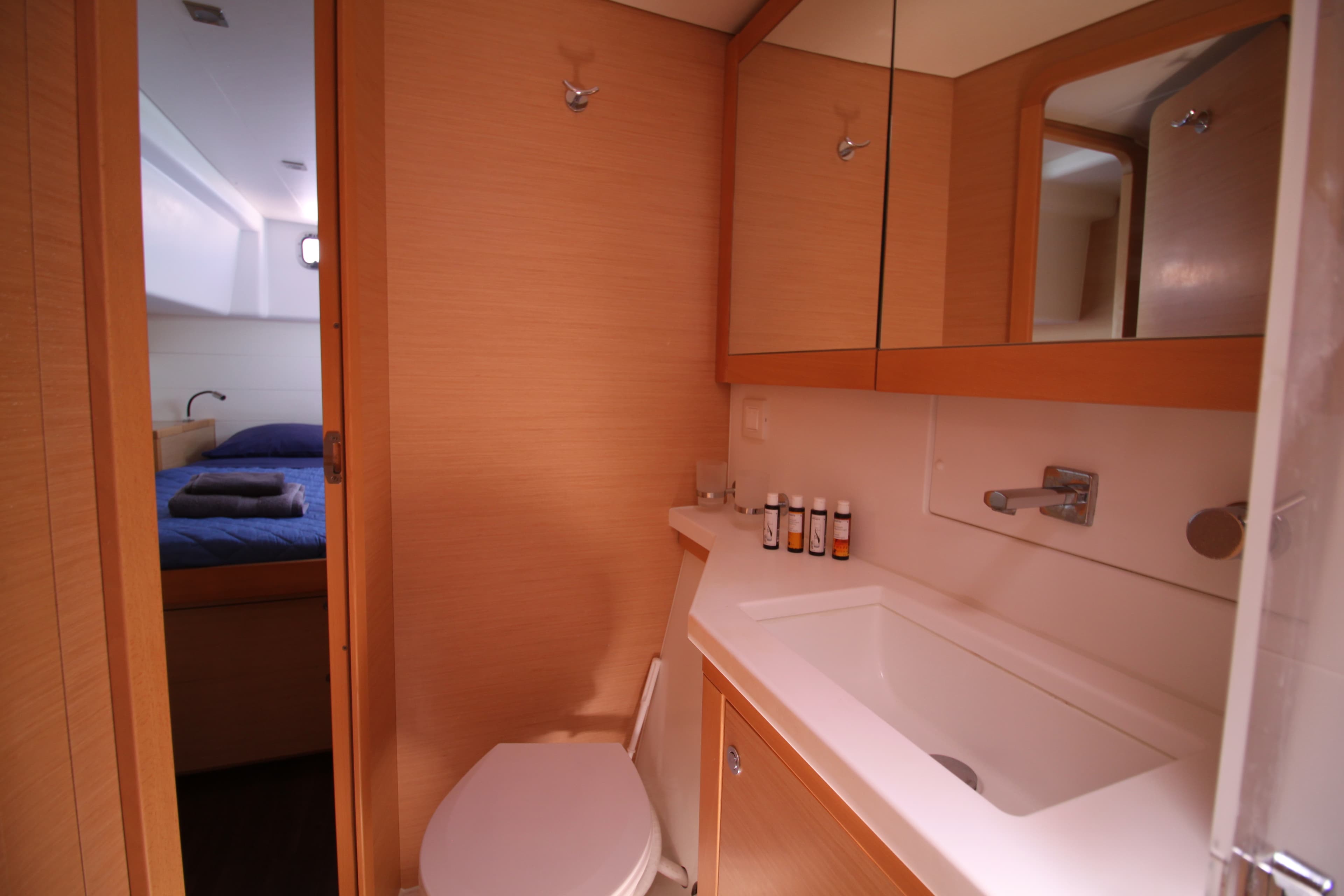 Lagoon 450 Fly - photo 6