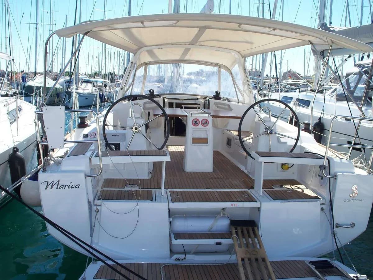 Oceanis 38 - photo